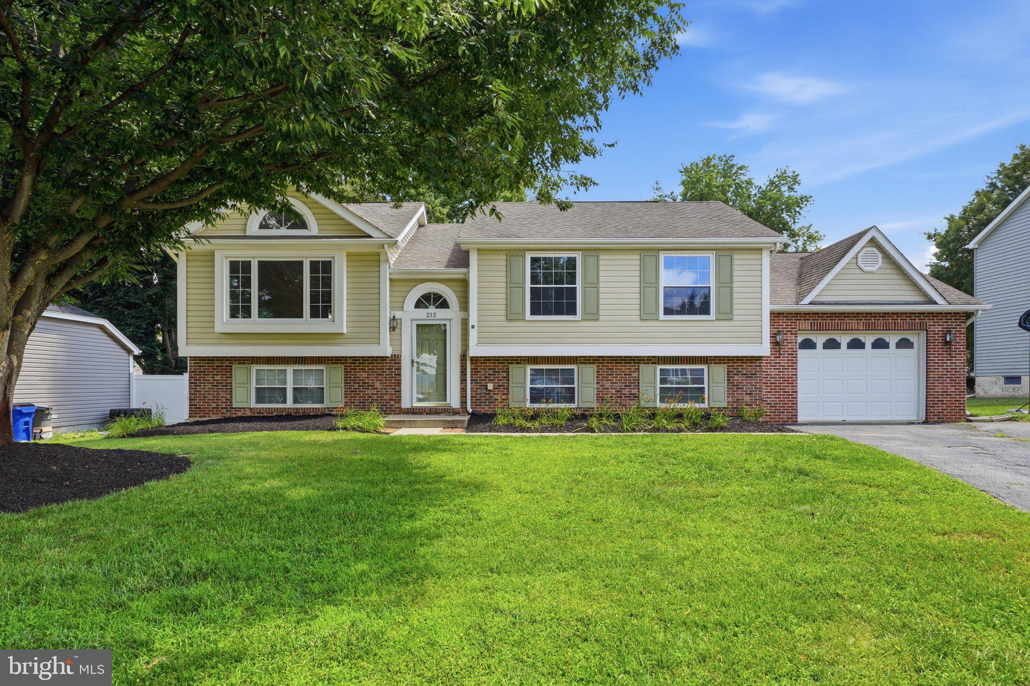 212 SANDSTONE DRIVE