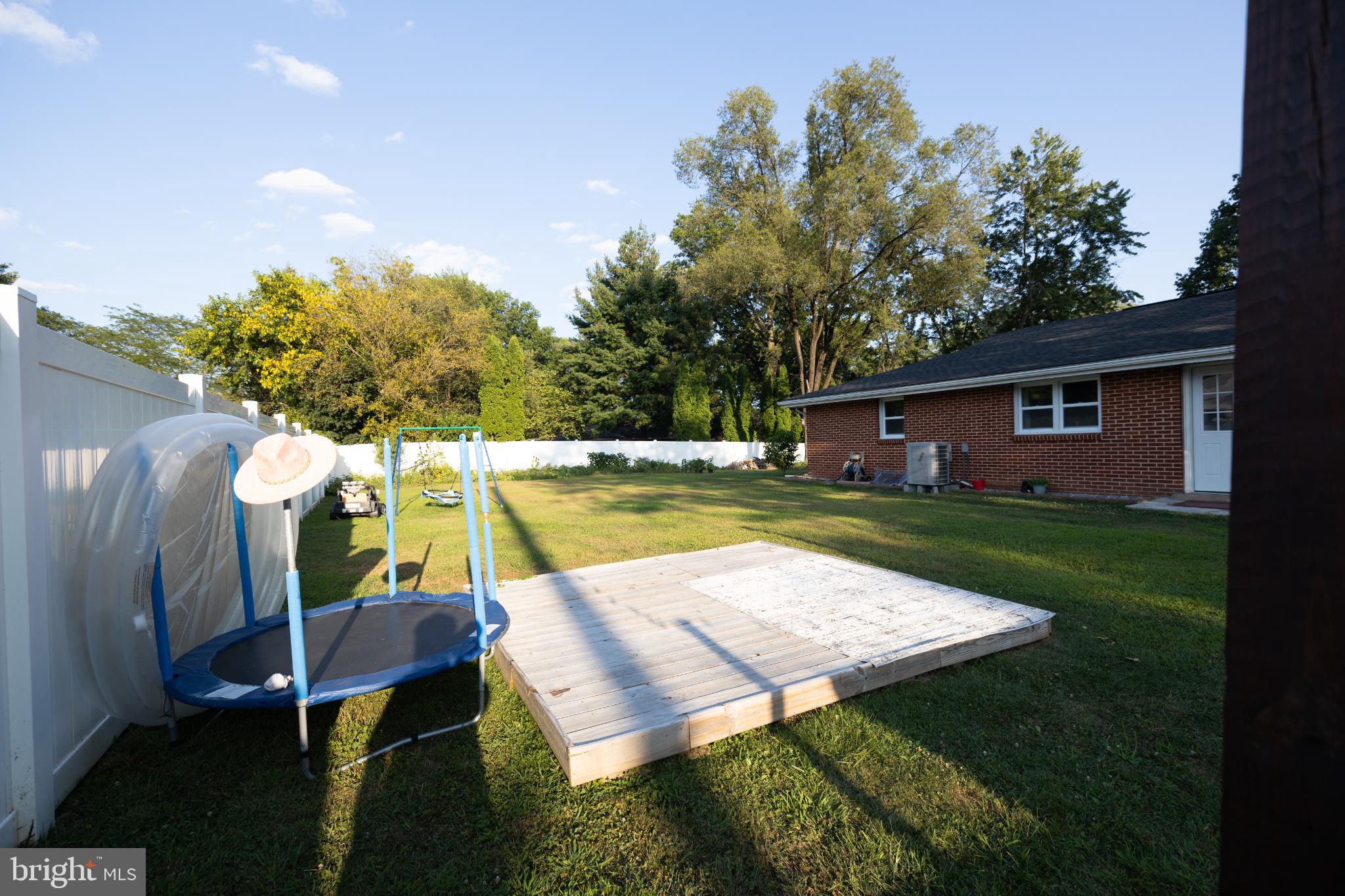 WINDSOR FARMS - Residential