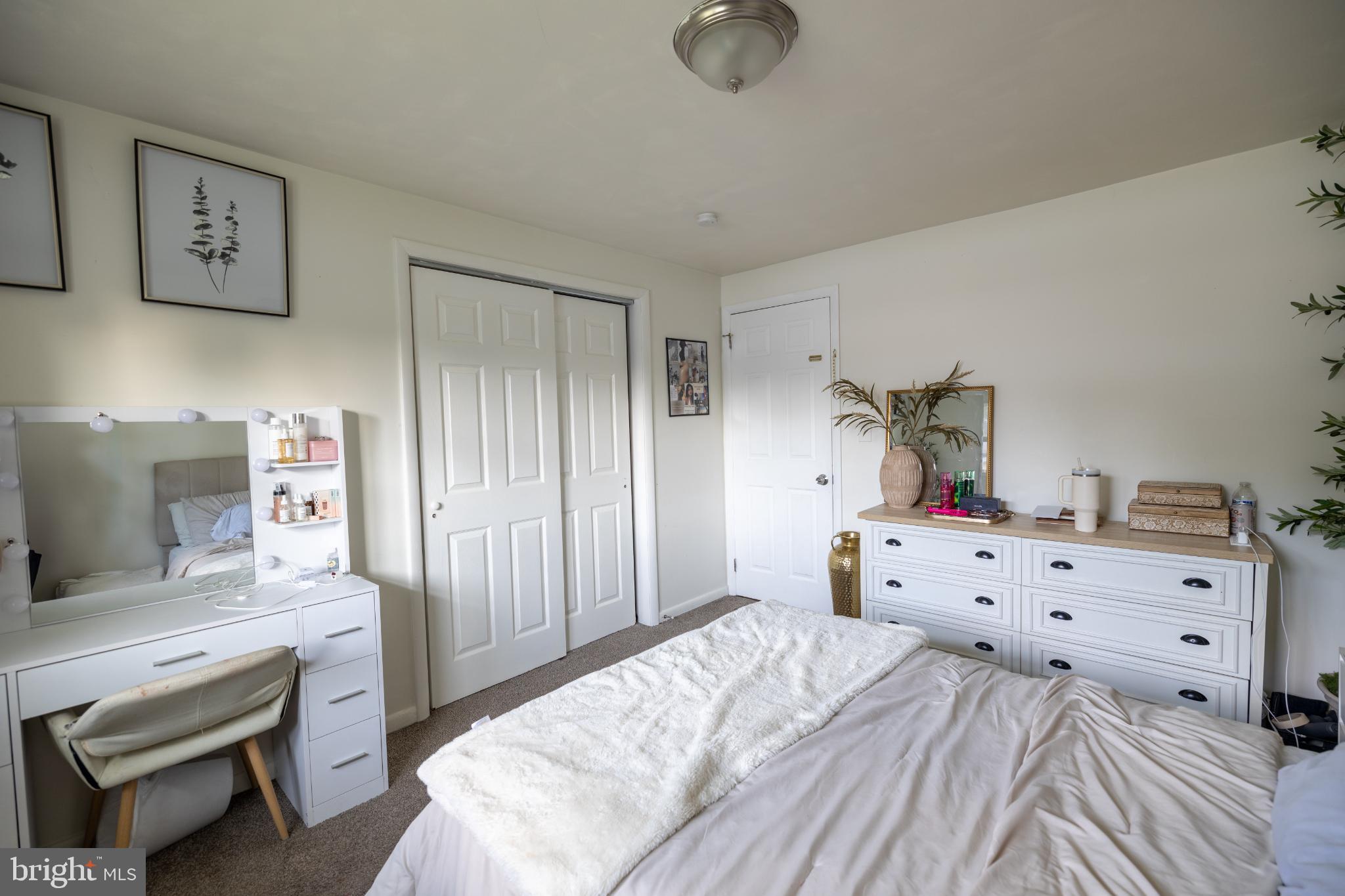 WINDSOR FARMS - Residential