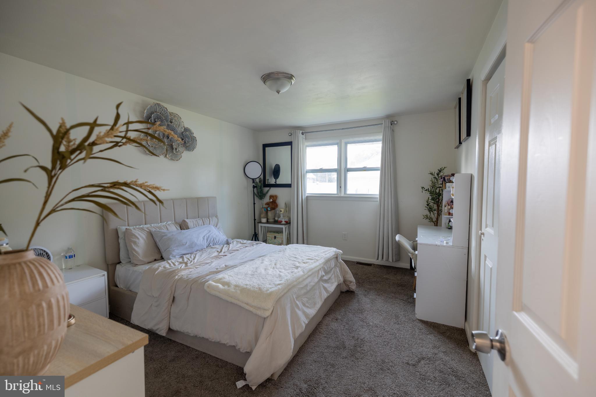 WINDSOR FARMS - Residential