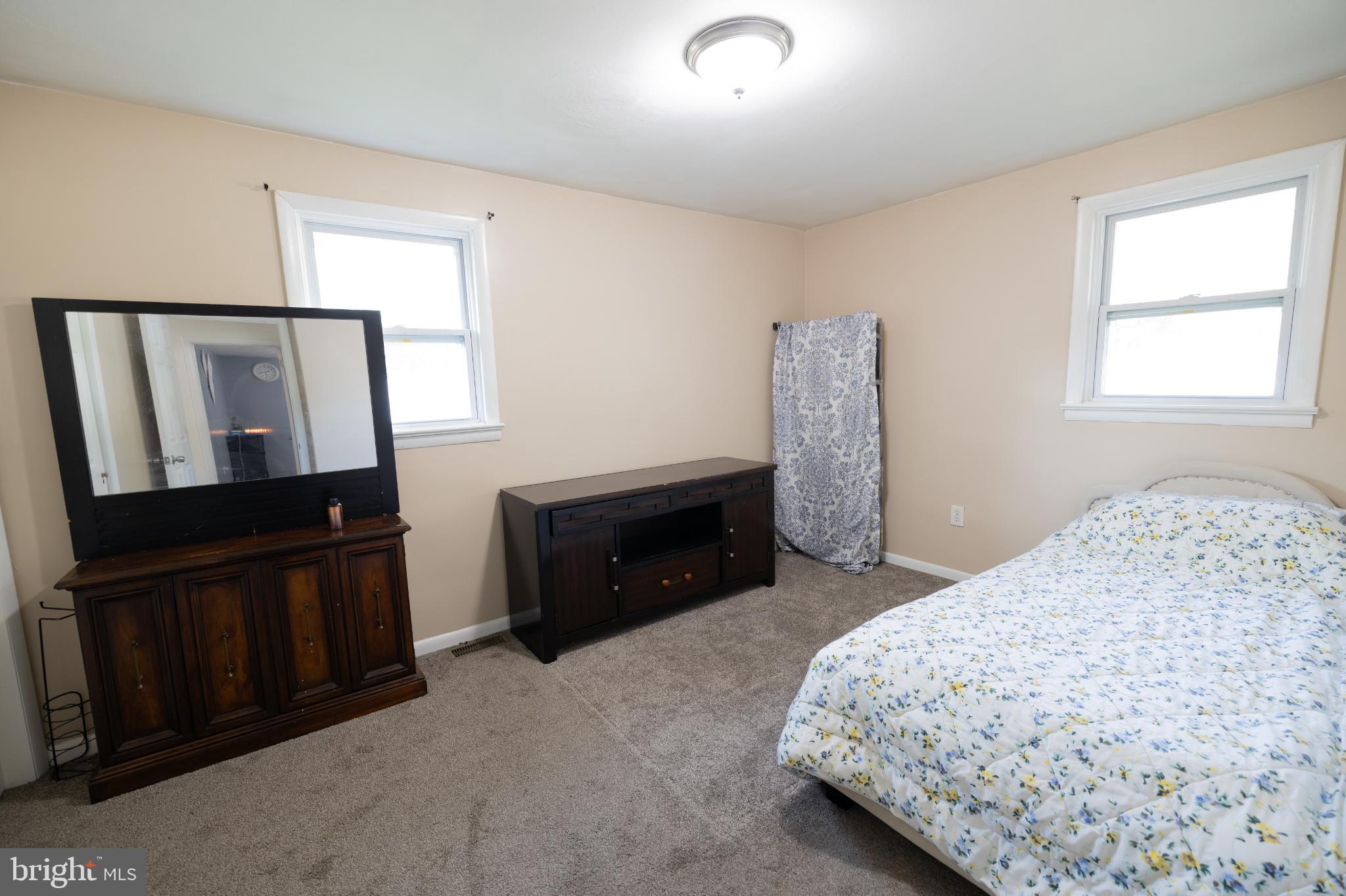 WINDSOR FARMS - Residential