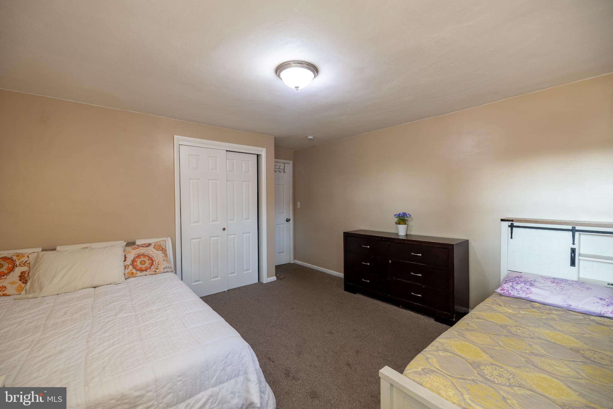 WINDSOR FARMS - Residential