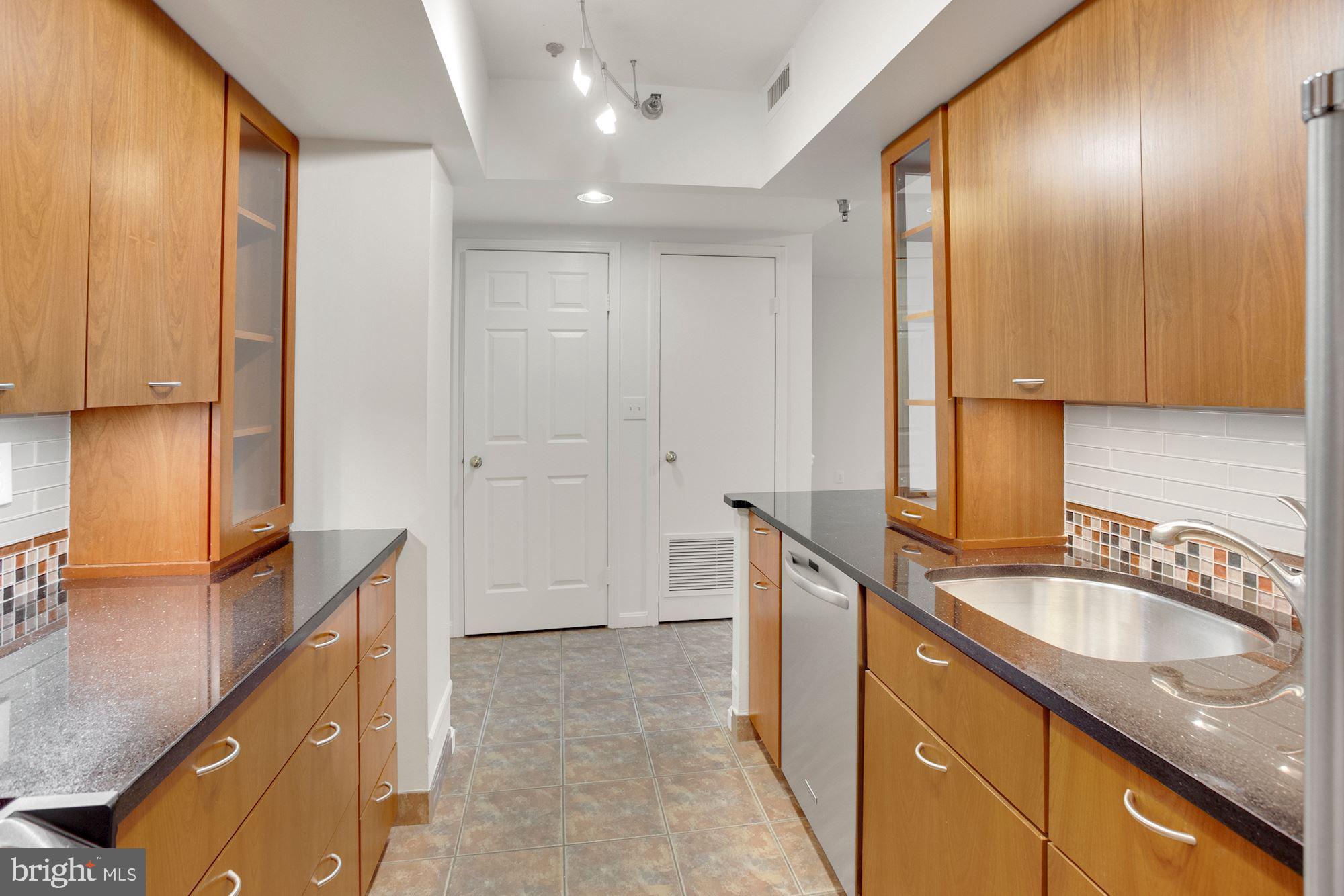 2400 CLARENDON BOULEVARD 516