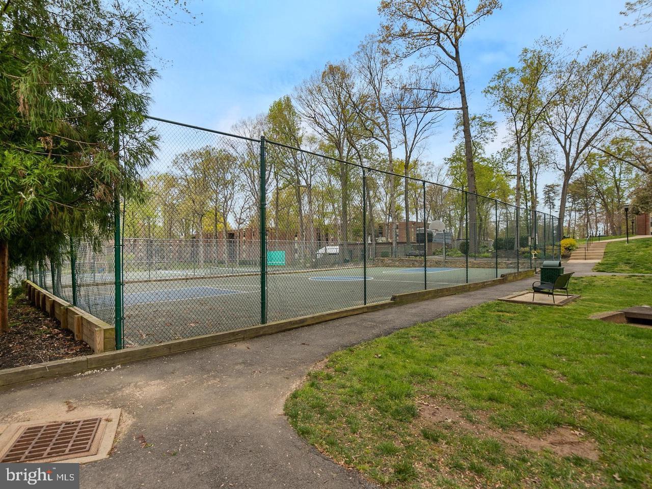 WOODBURN VILLAGE - Residential Lease