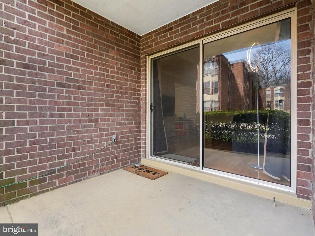 WOODBURN VILLAGE - Residential Lease