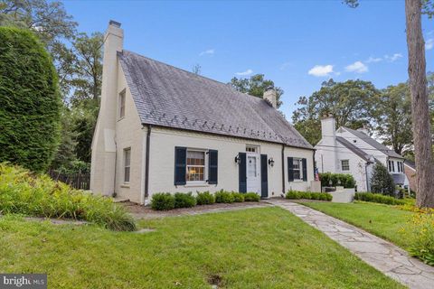 Photo of 7420 Lynnhurst Street, CHEVY CHASE, MD 20815 (MLS # MDMC2195834)