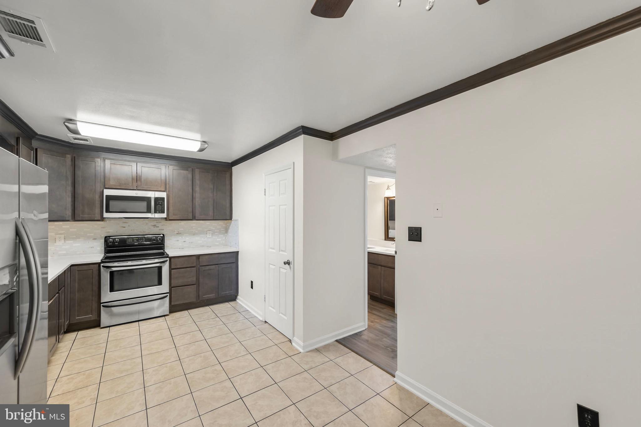 ASH HOLLOW ESTATES - Residential