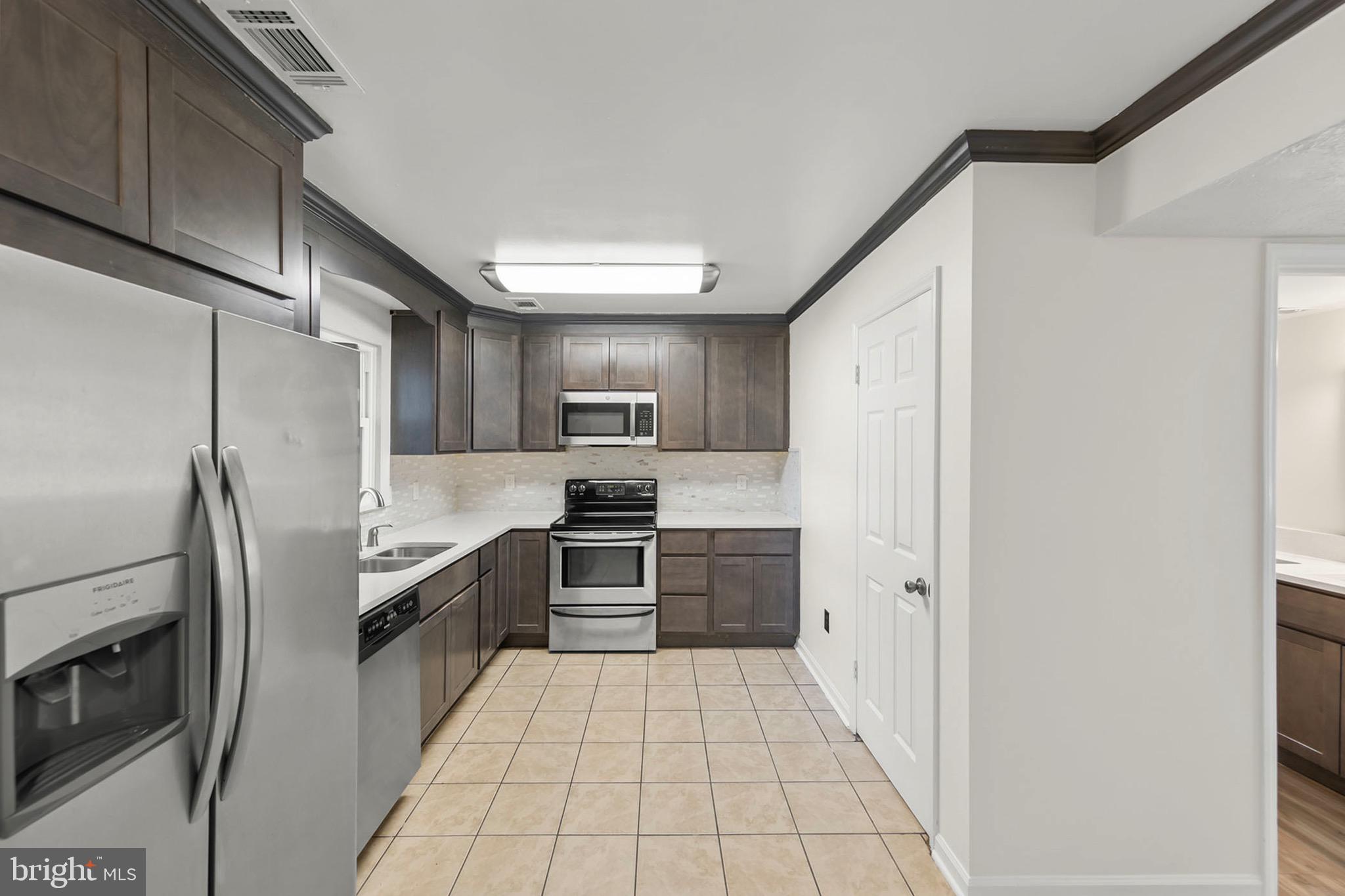 ASH HOLLOW ESTATES - Residential