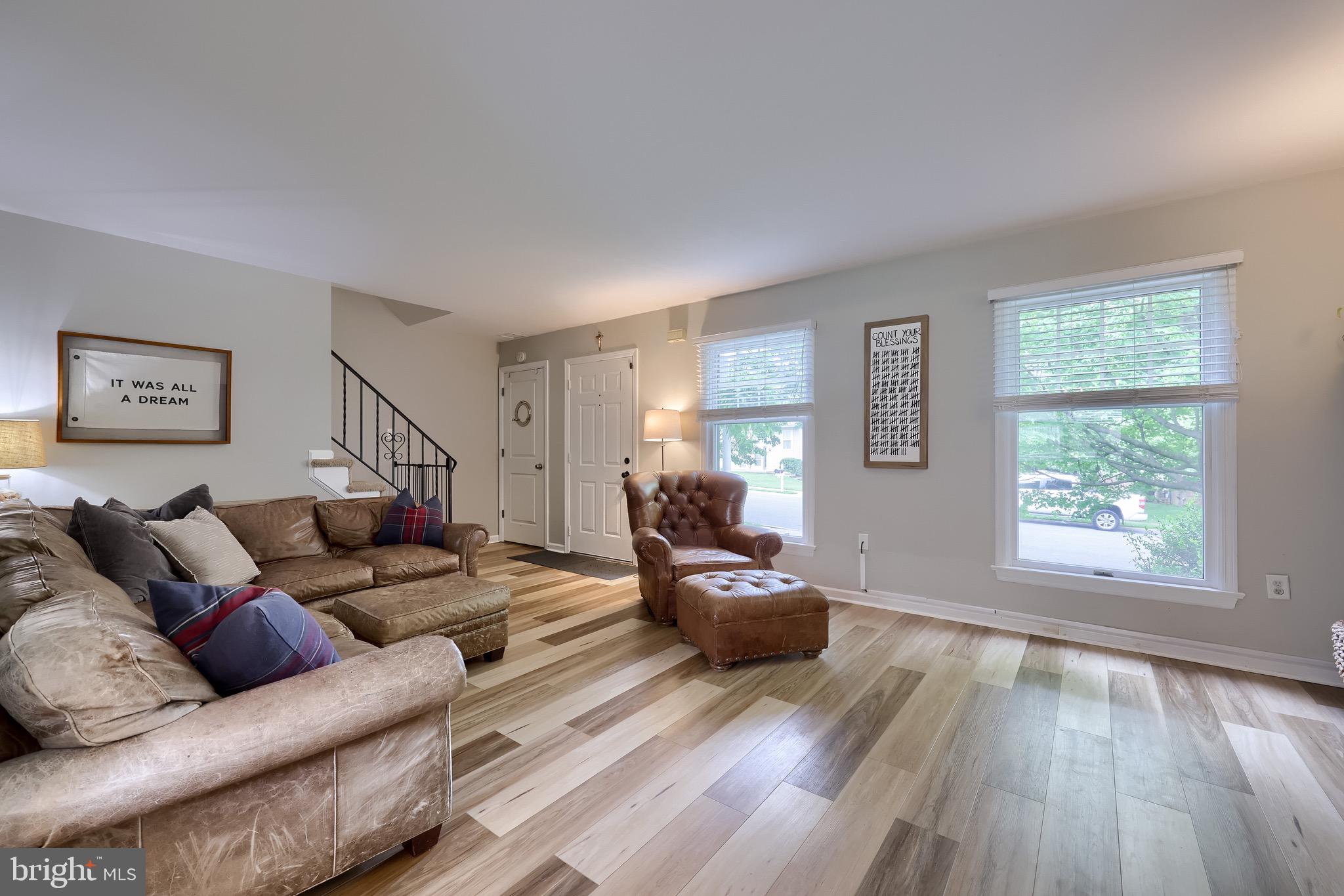 637 REGENT DRIVE