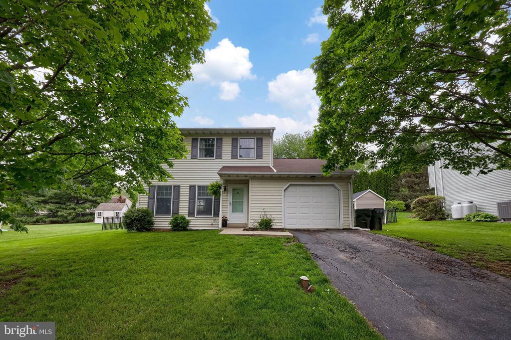 Photo of 637 Regent Drive, LANCASTER, PA 17601 (MLS # PALA2069416)