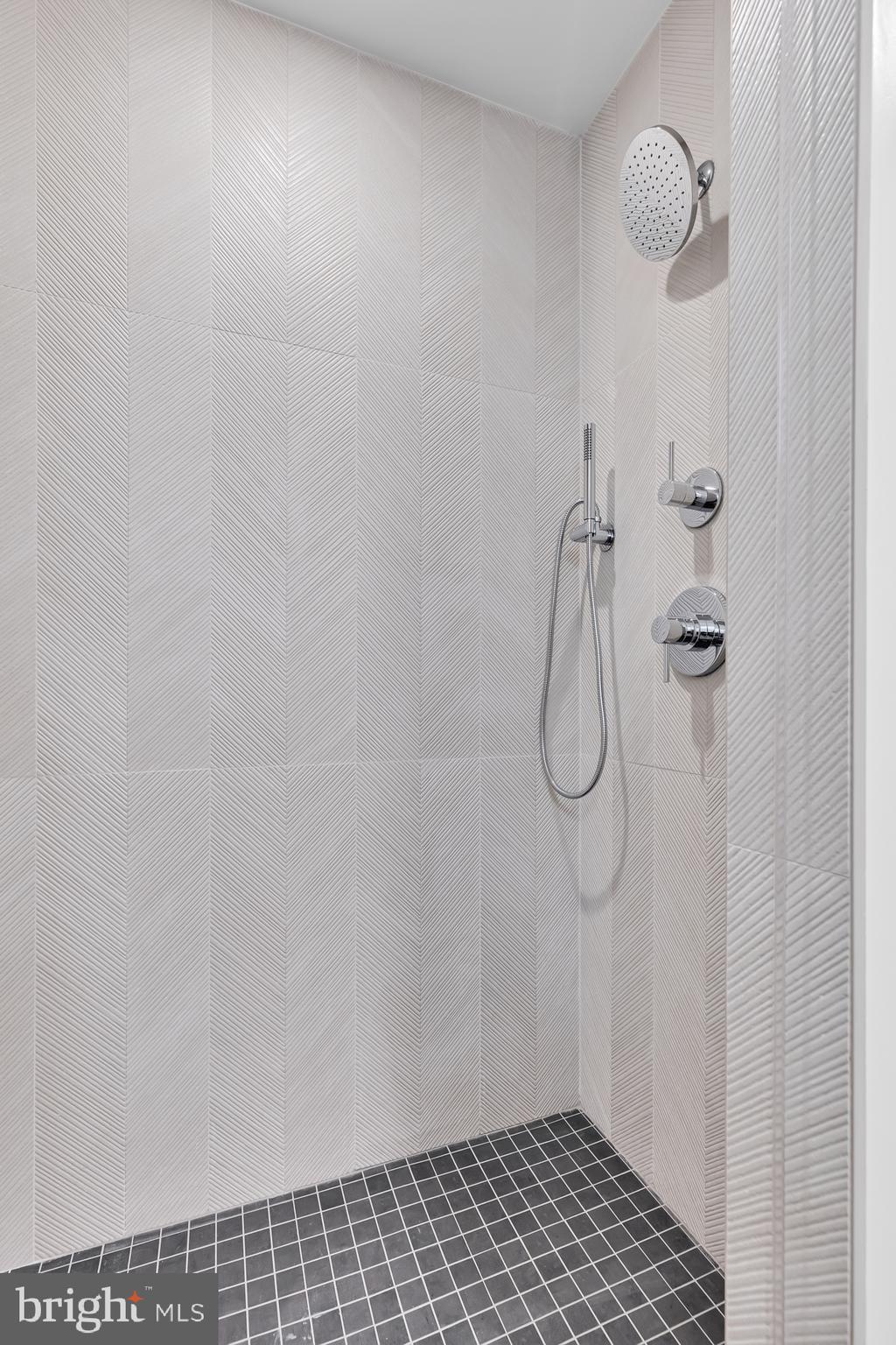 KENWOOD - Residential