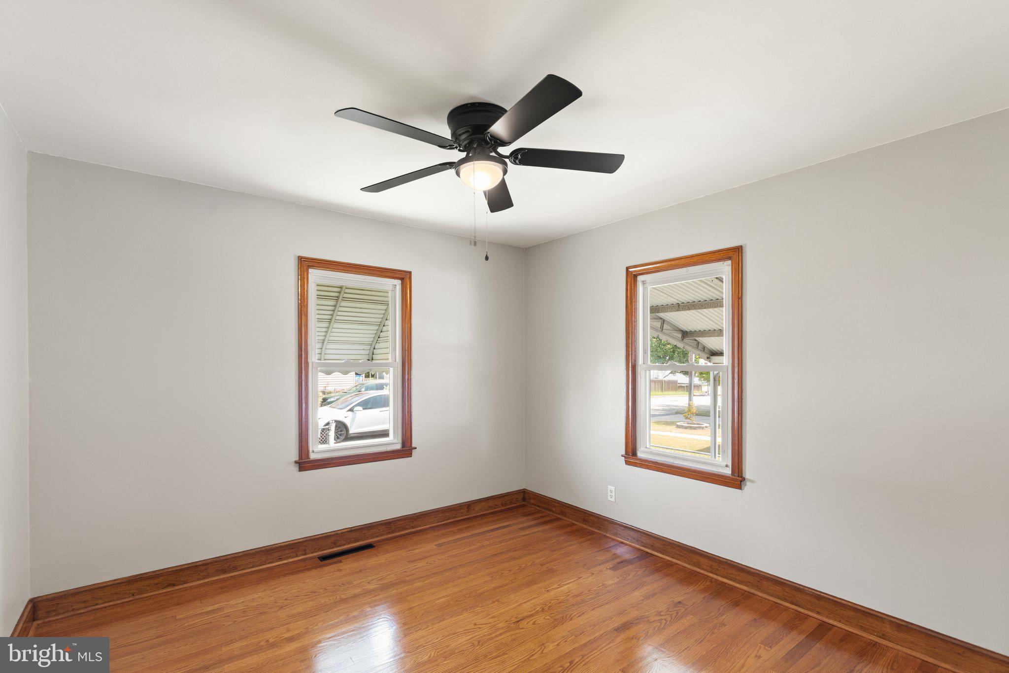 ESSEX - Commercial Sale