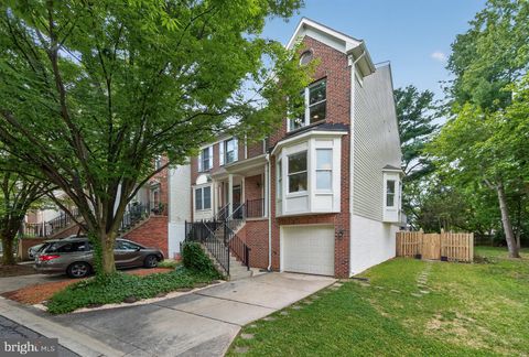 Townhouse For Sale - 121 Swarthmore Avenue<br/> GAITHERSBURG, MD 20877