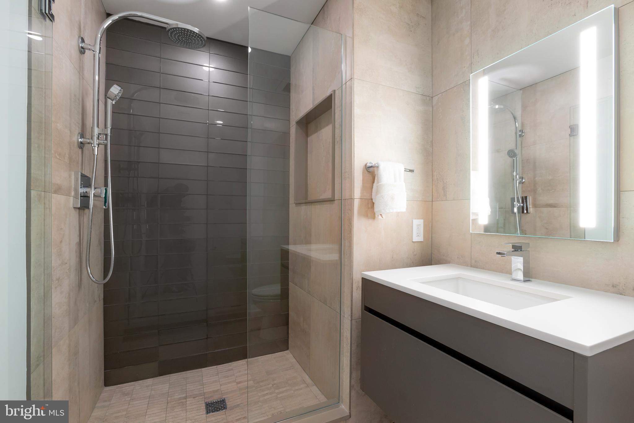 LOGAN SQUARE - Residential