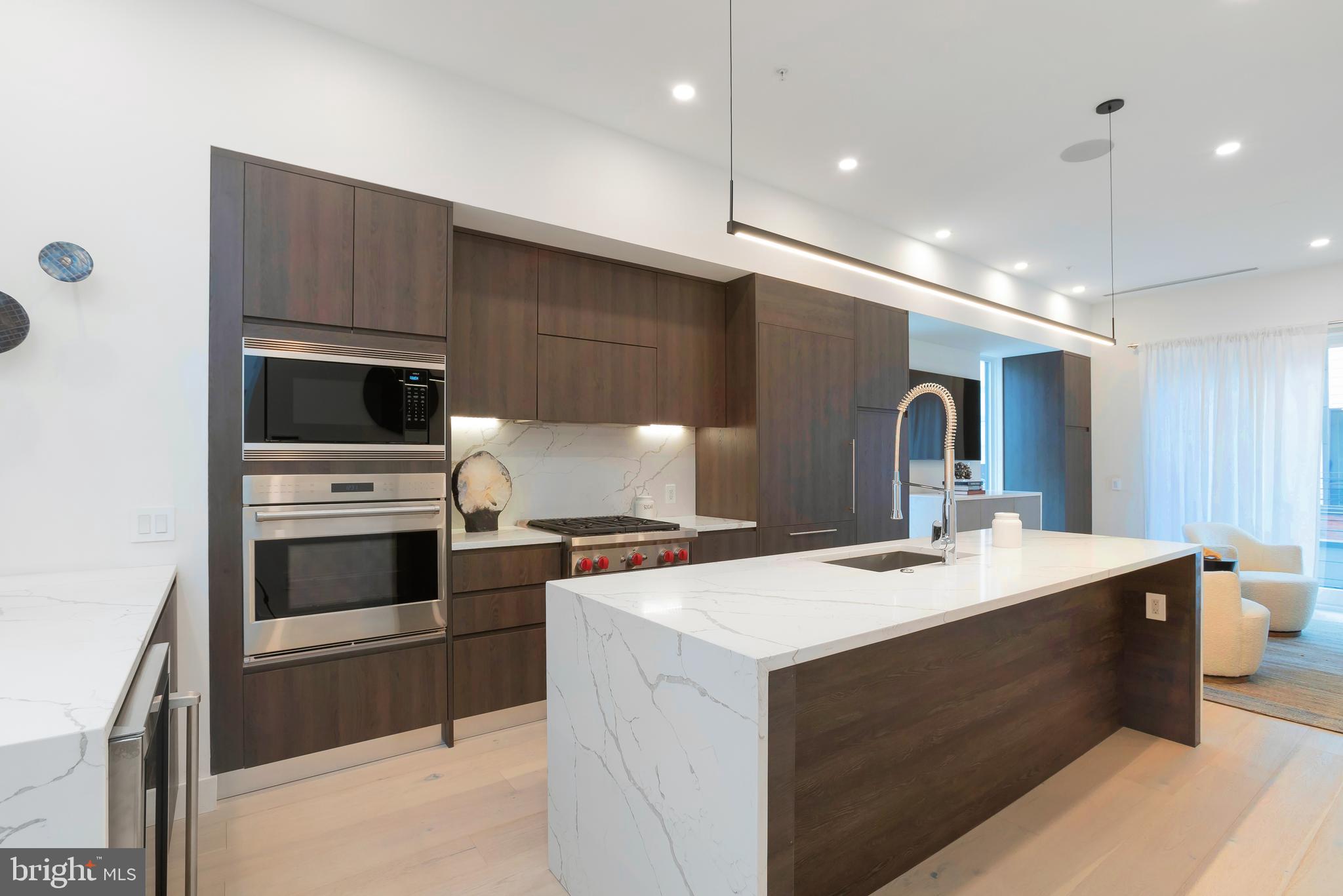 LOGAN SQUARE - Residential