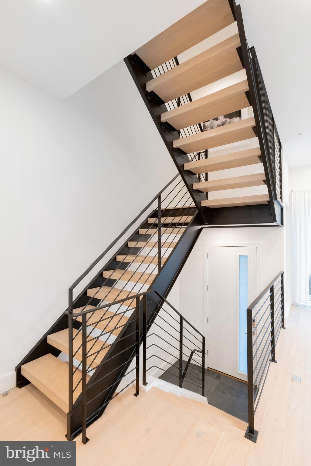 LOGAN SQUARE - Residential