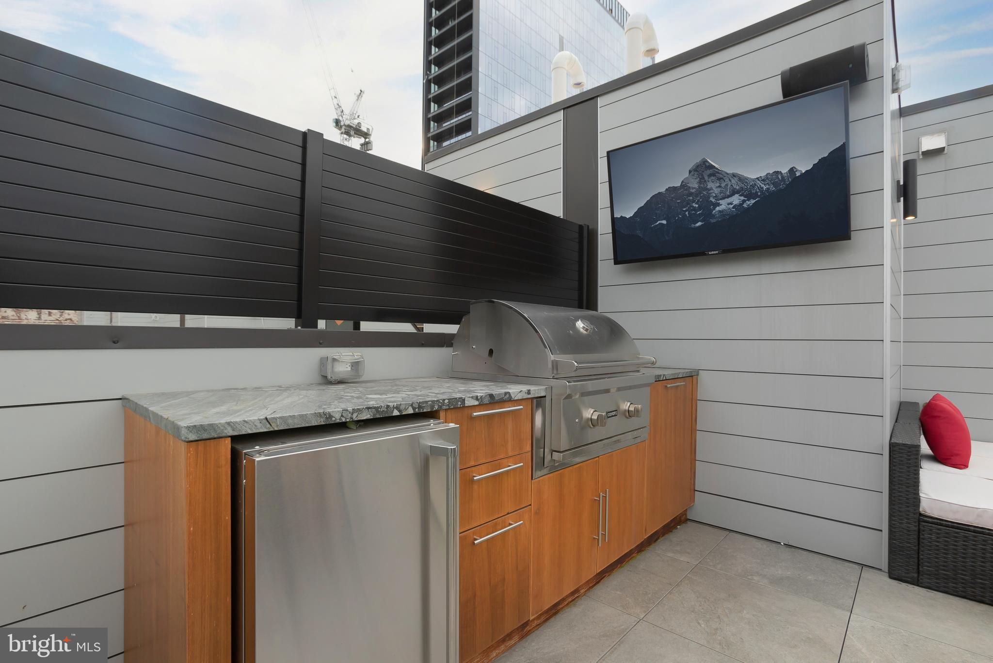 LOGAN SQUARE - Residential