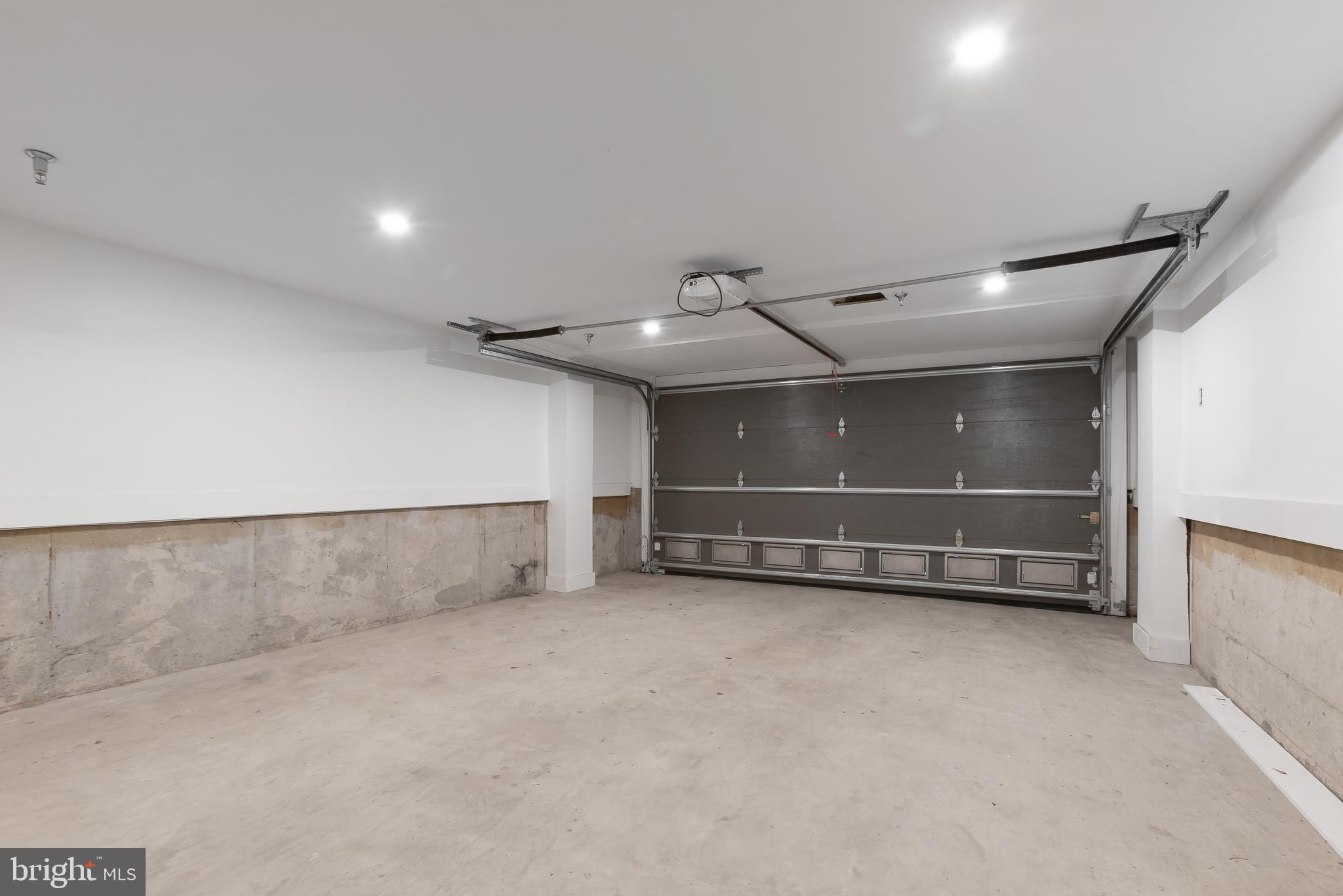 LOGAN SQUARE - Residential