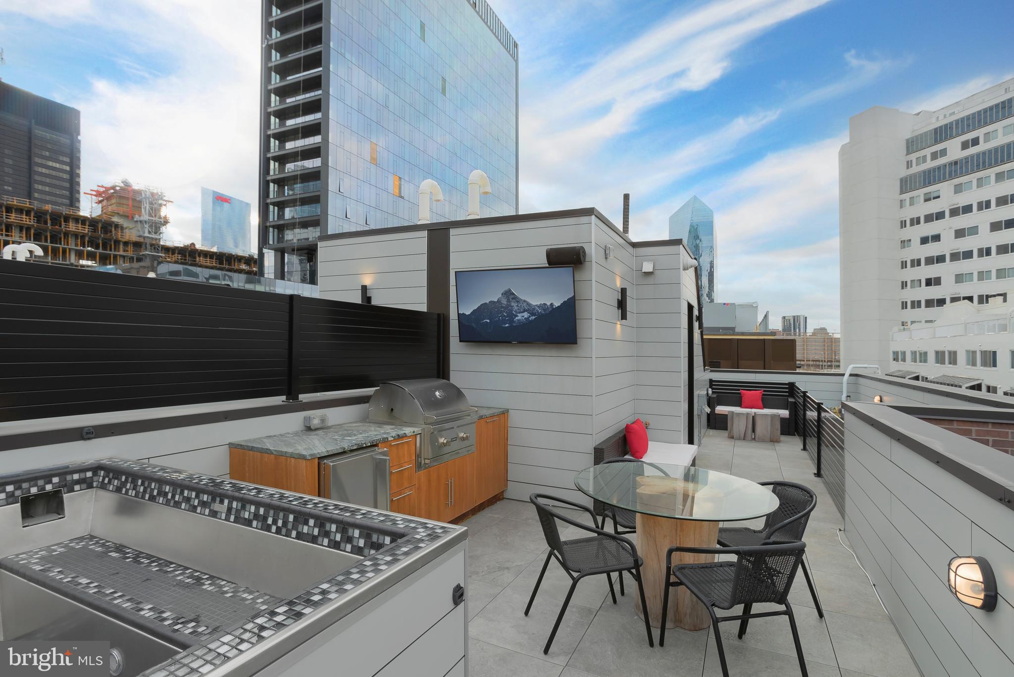 LOGAN SQUARE - Residential