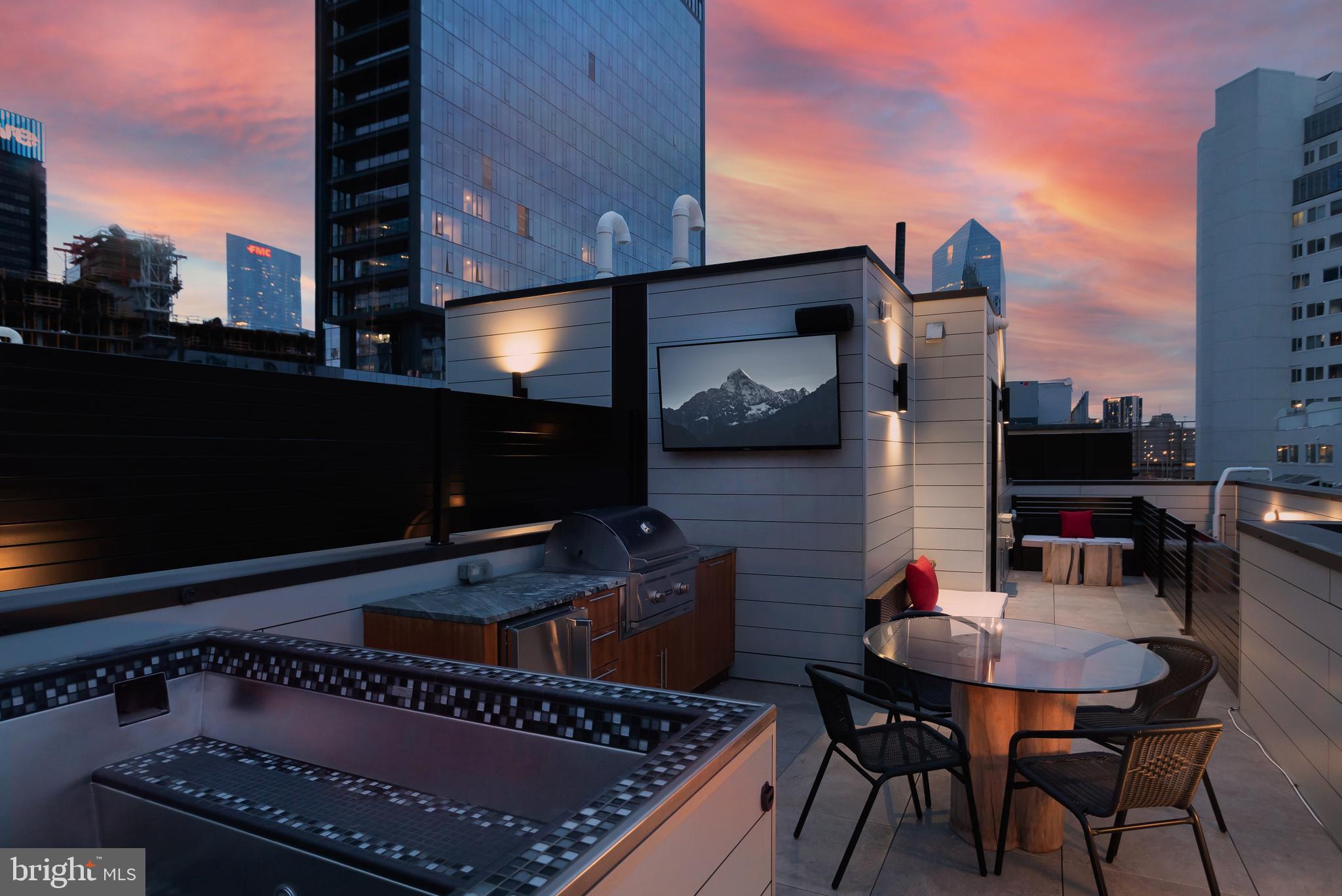 LOGAN SQUARE - Residential