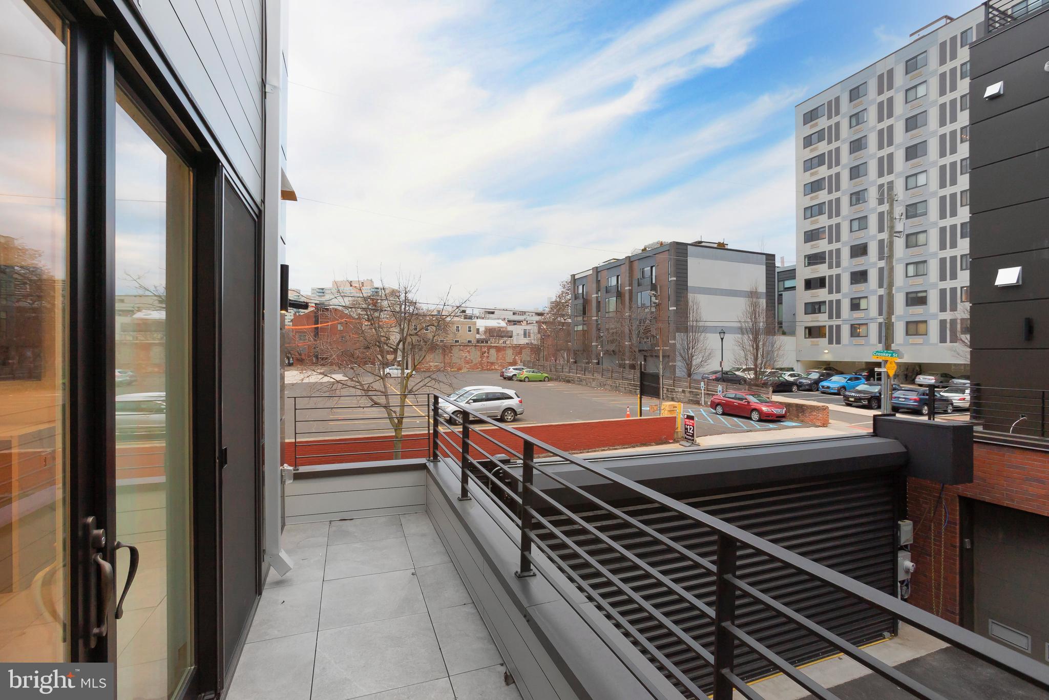 LOGAN SQUARE - Residential