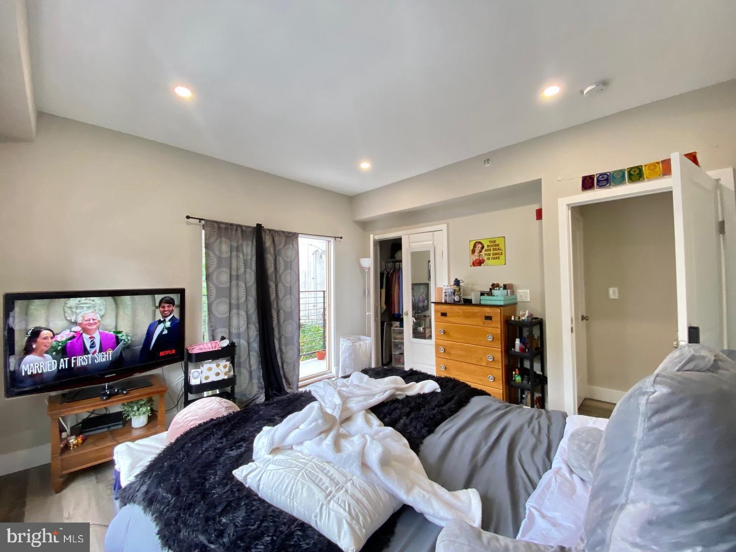 TEMPLE UNIVERSITY - Residential Lease