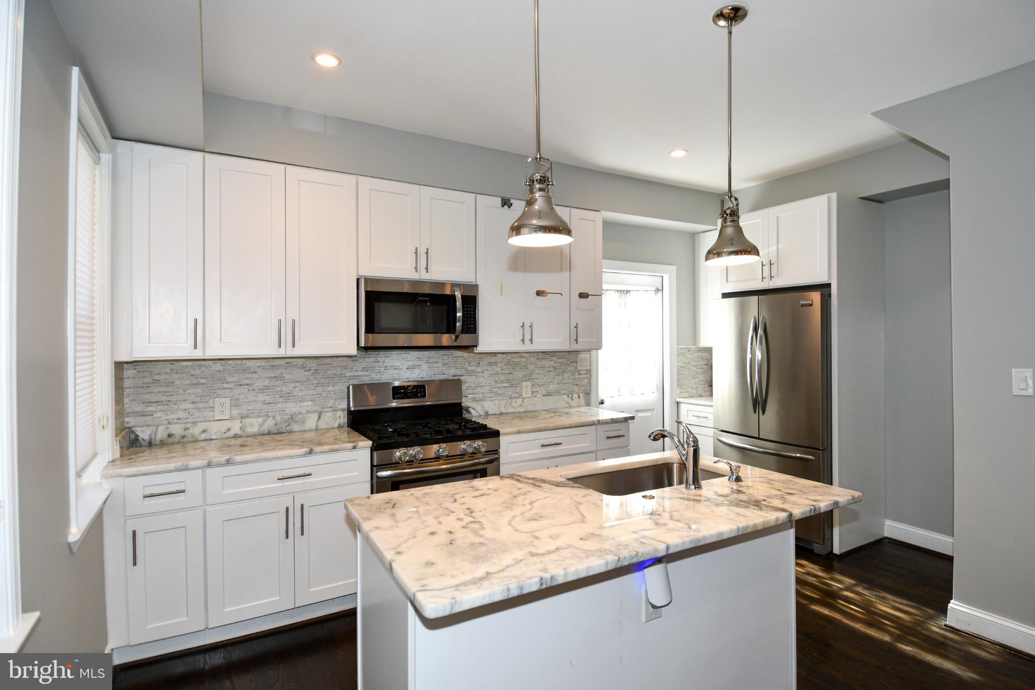 730 ROXBORO PLACE NW