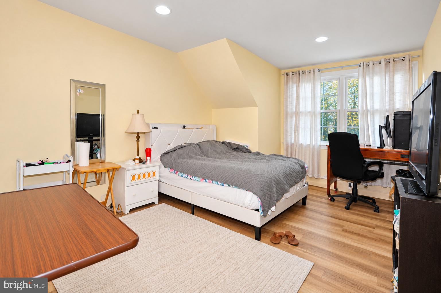 243-245 N SYCAMORE STREET N 243 245