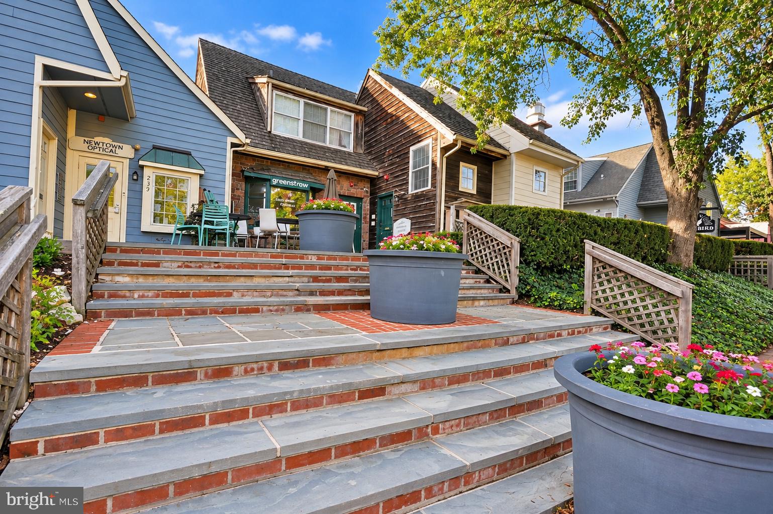 243-245 N SYCAMORE STREET N 243 245