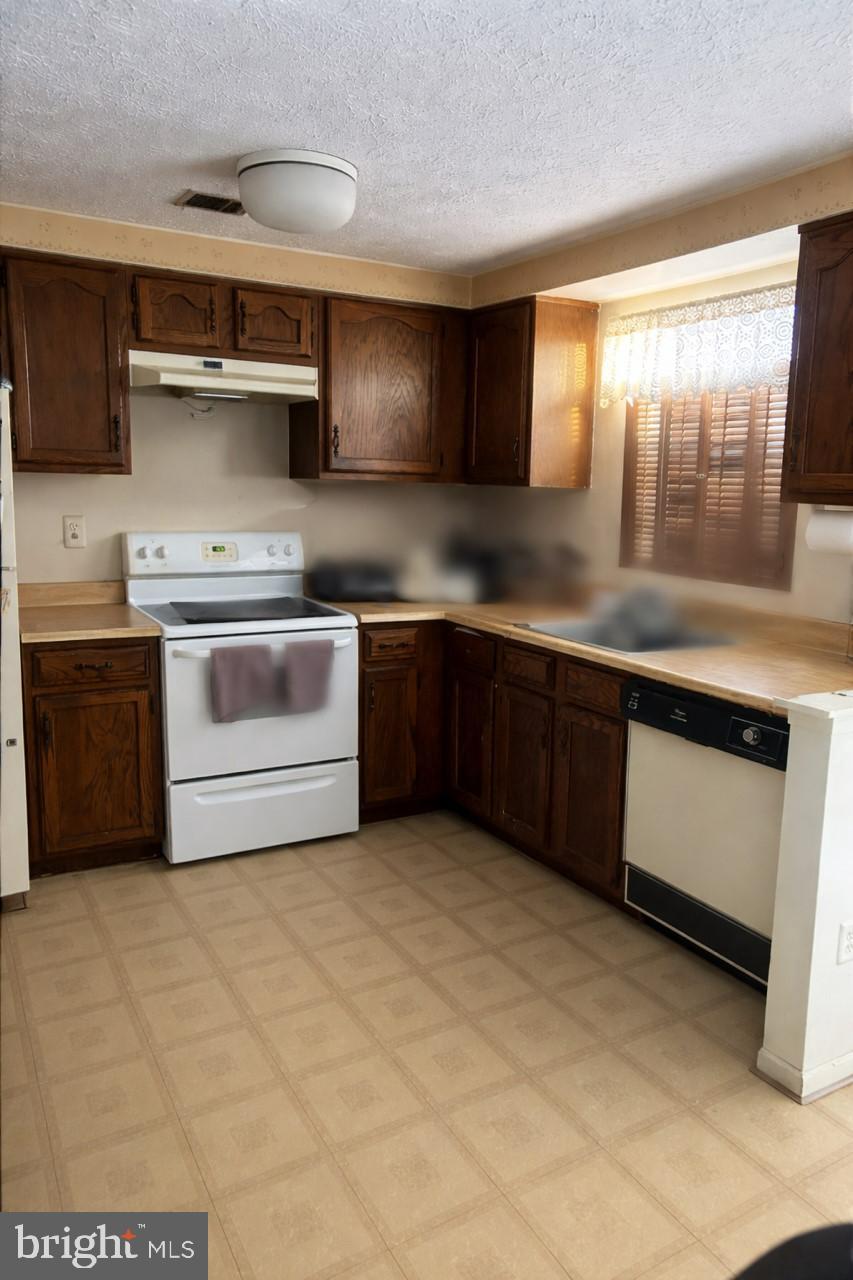 HILLCREST ORCHARDS - Residential