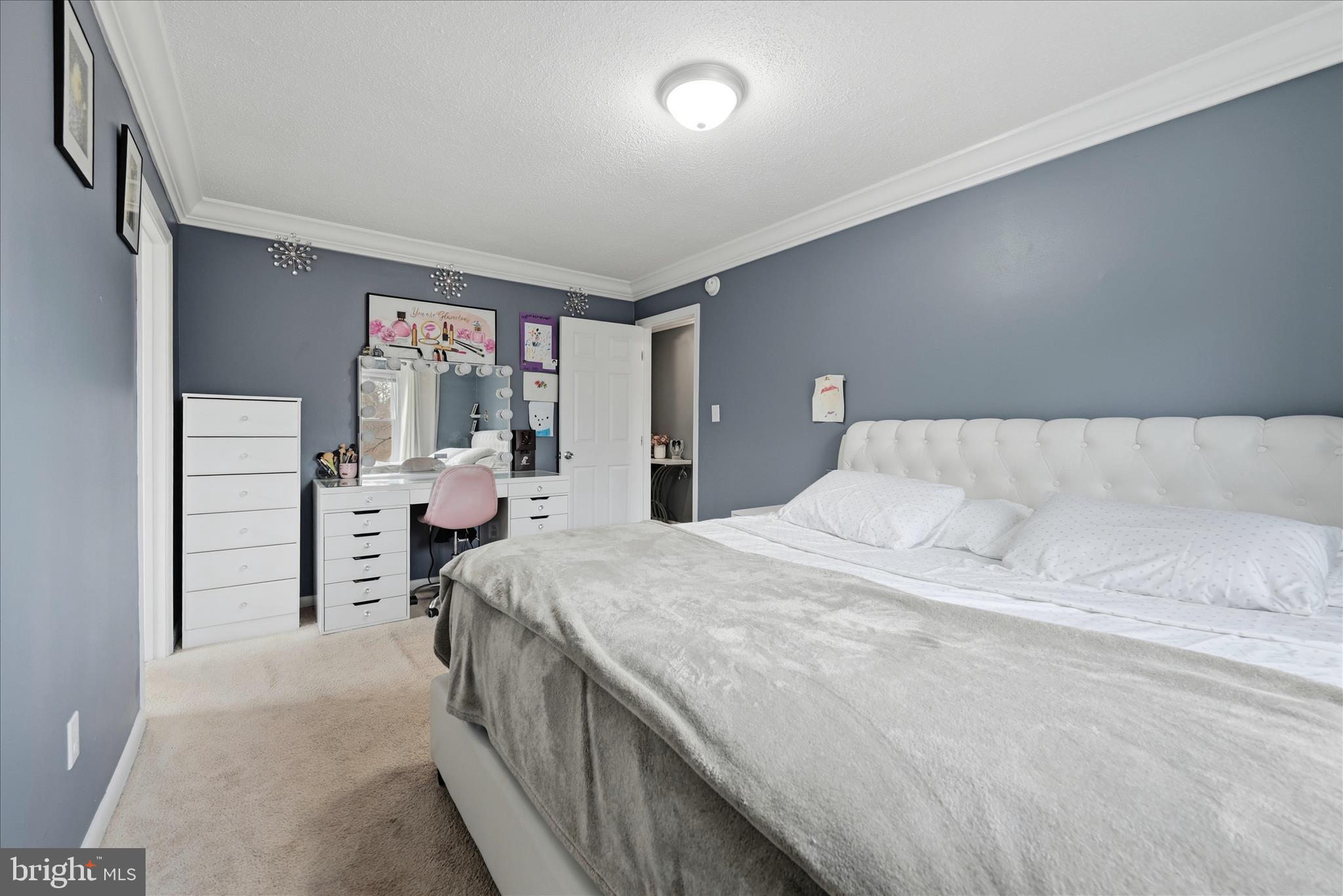 WESTBURY - Residential