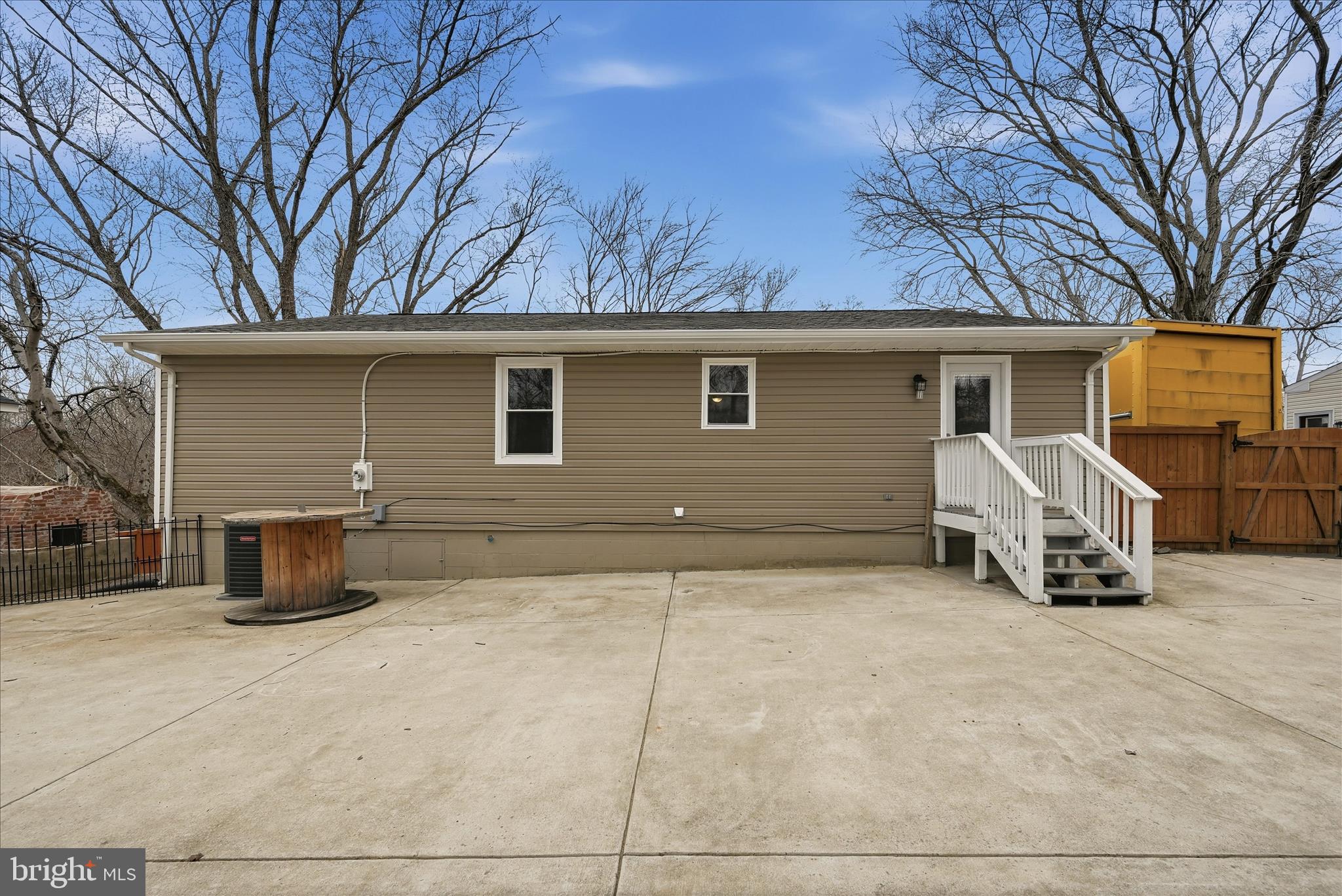 WESTBURY - Residential