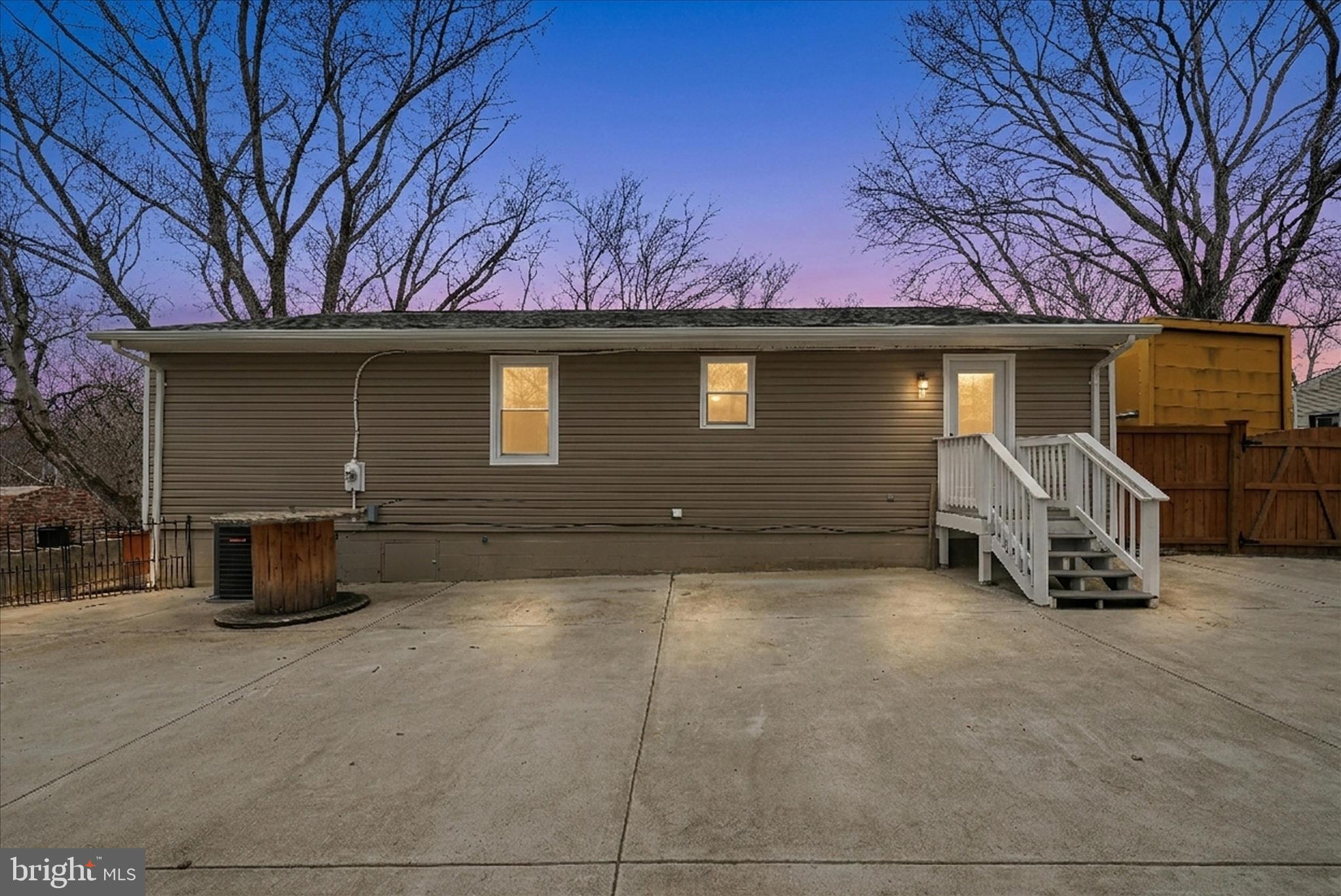 WESTBURY - Residential