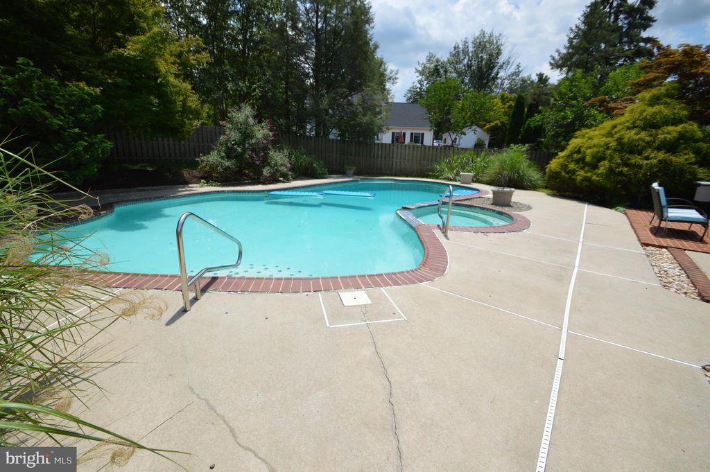 Photo of 627 Woodcrest Avenue, Lititz, PA 17543 (MLS # PALA2052876)