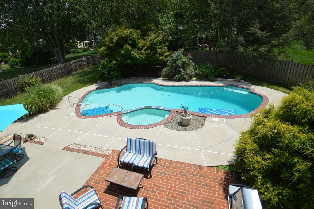 Photo of 627 Woodcrest Avenue, Lititz, PA 17543 (MLS # PALA2052876)