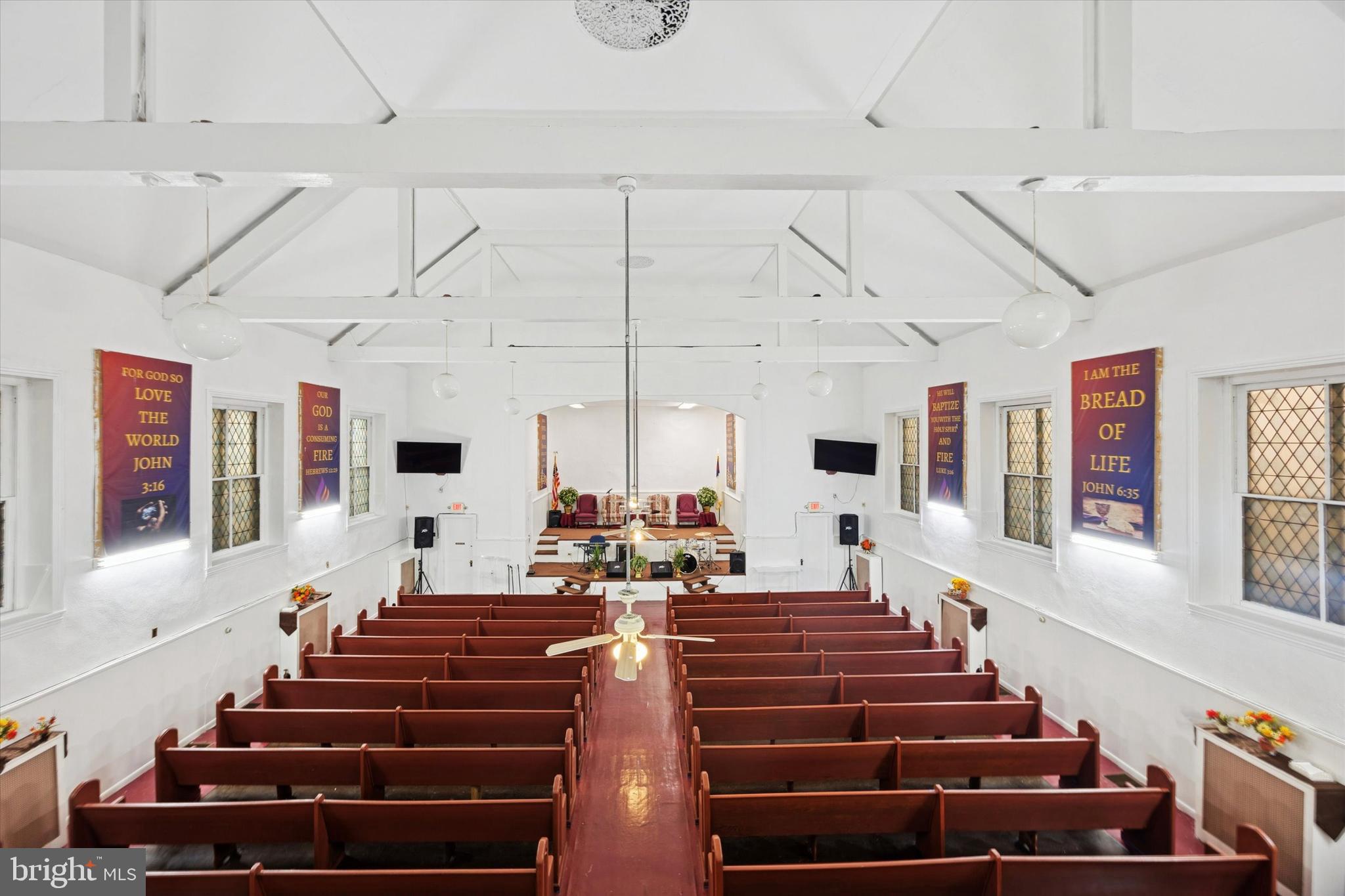 FAIRMOUNT - Commercial Sale