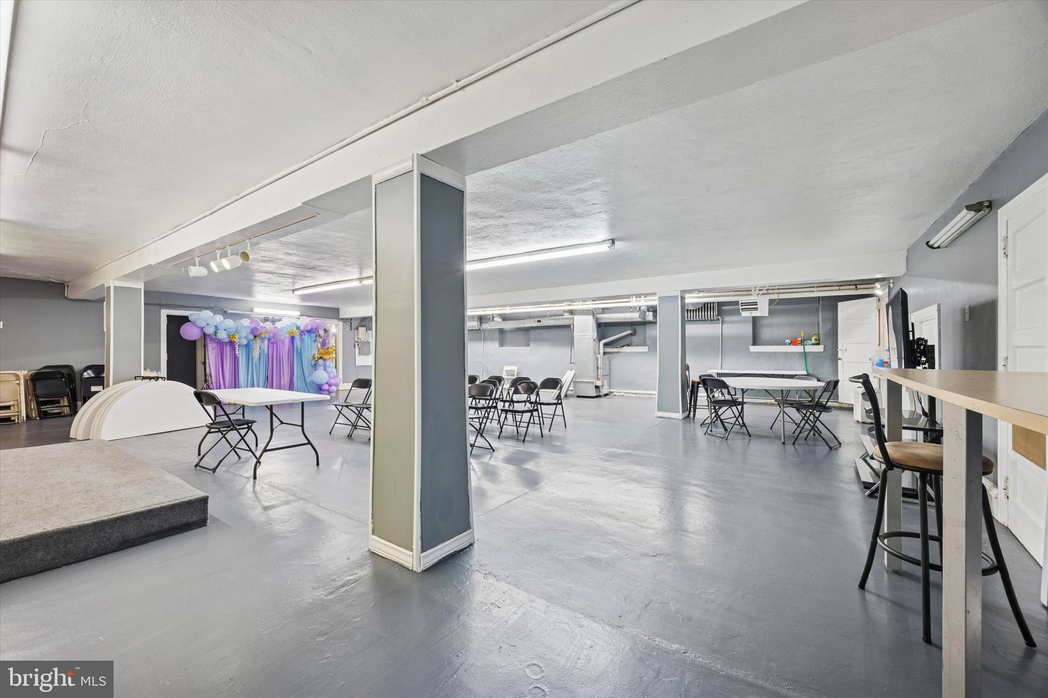 FAIRMOUNT - Commercial Sale