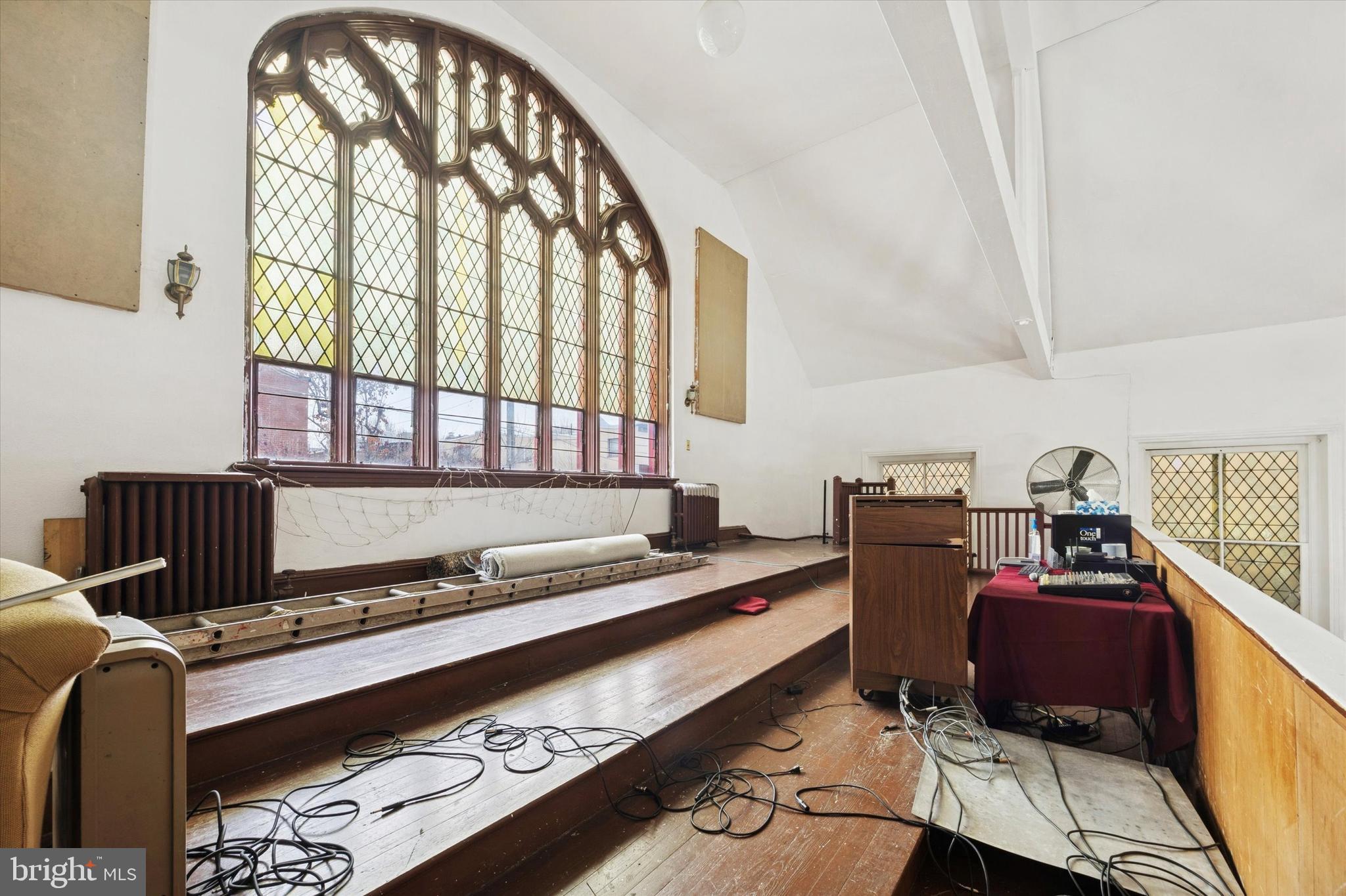 FAIRMOUNT - Commercial Sale