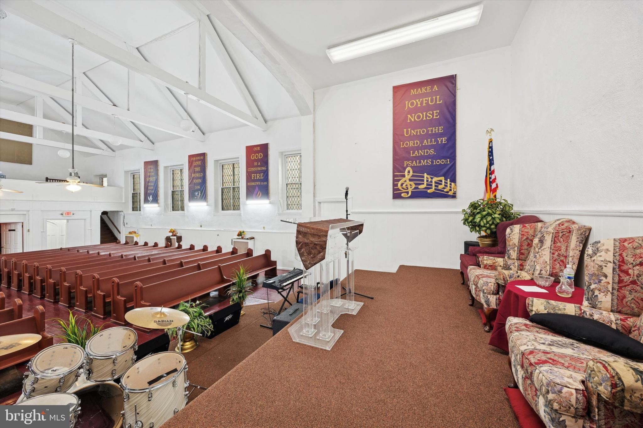 FAIRMOUNT - Commercial Sale