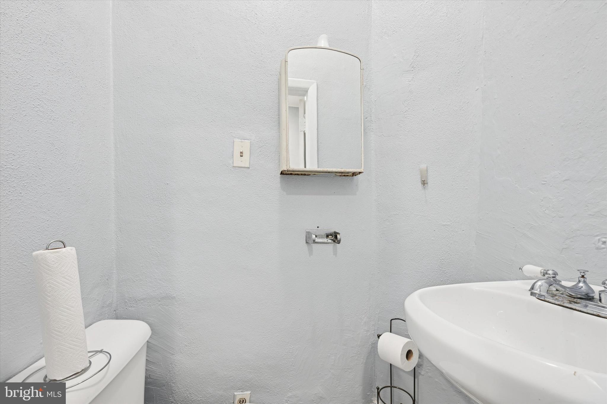 FAIRMOUNT - Commercial Sale