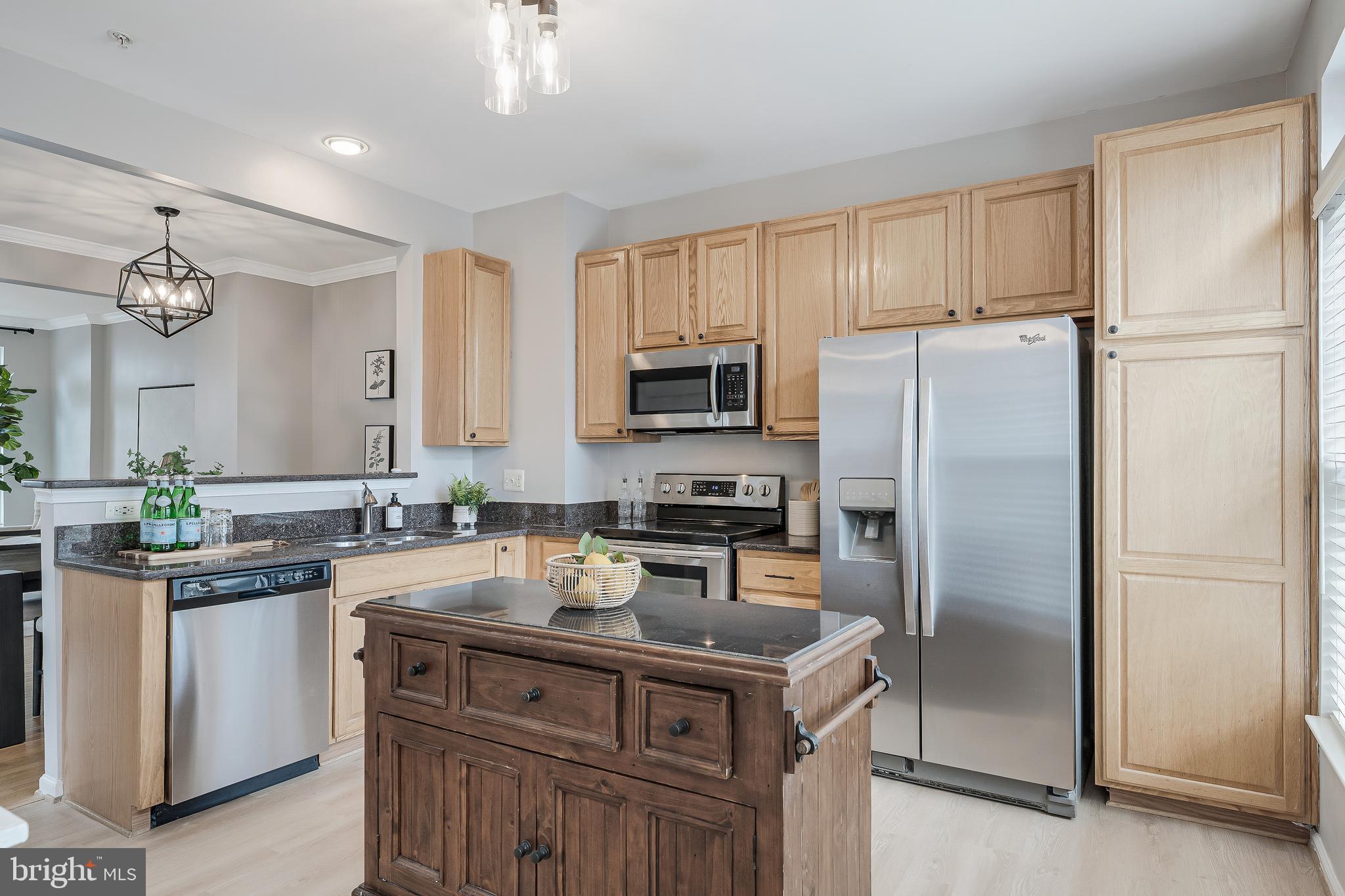 METRO PLACE AT DUNN LORING - Residential