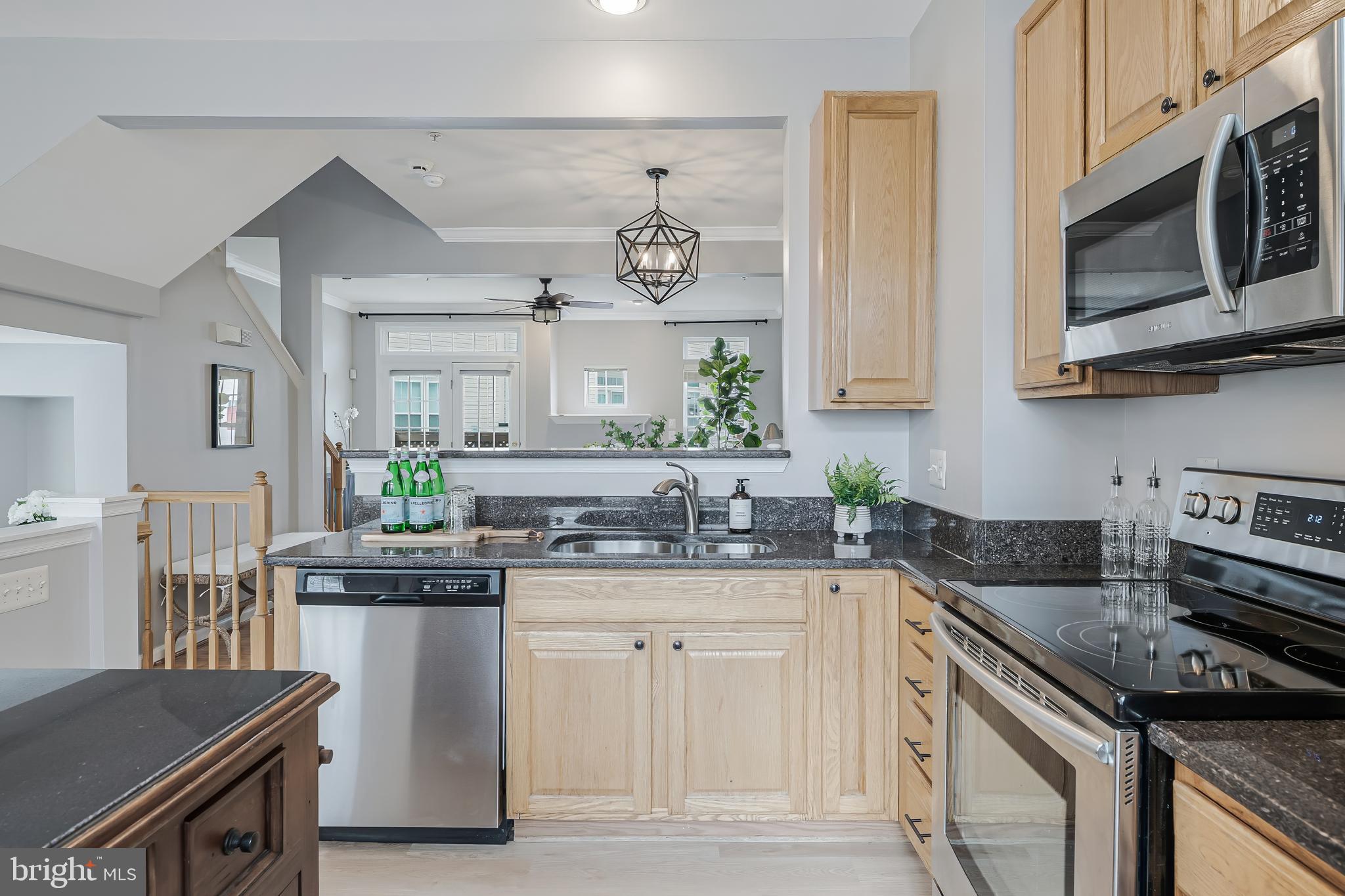 METRO PLACE AT DUNN LORING - Residential