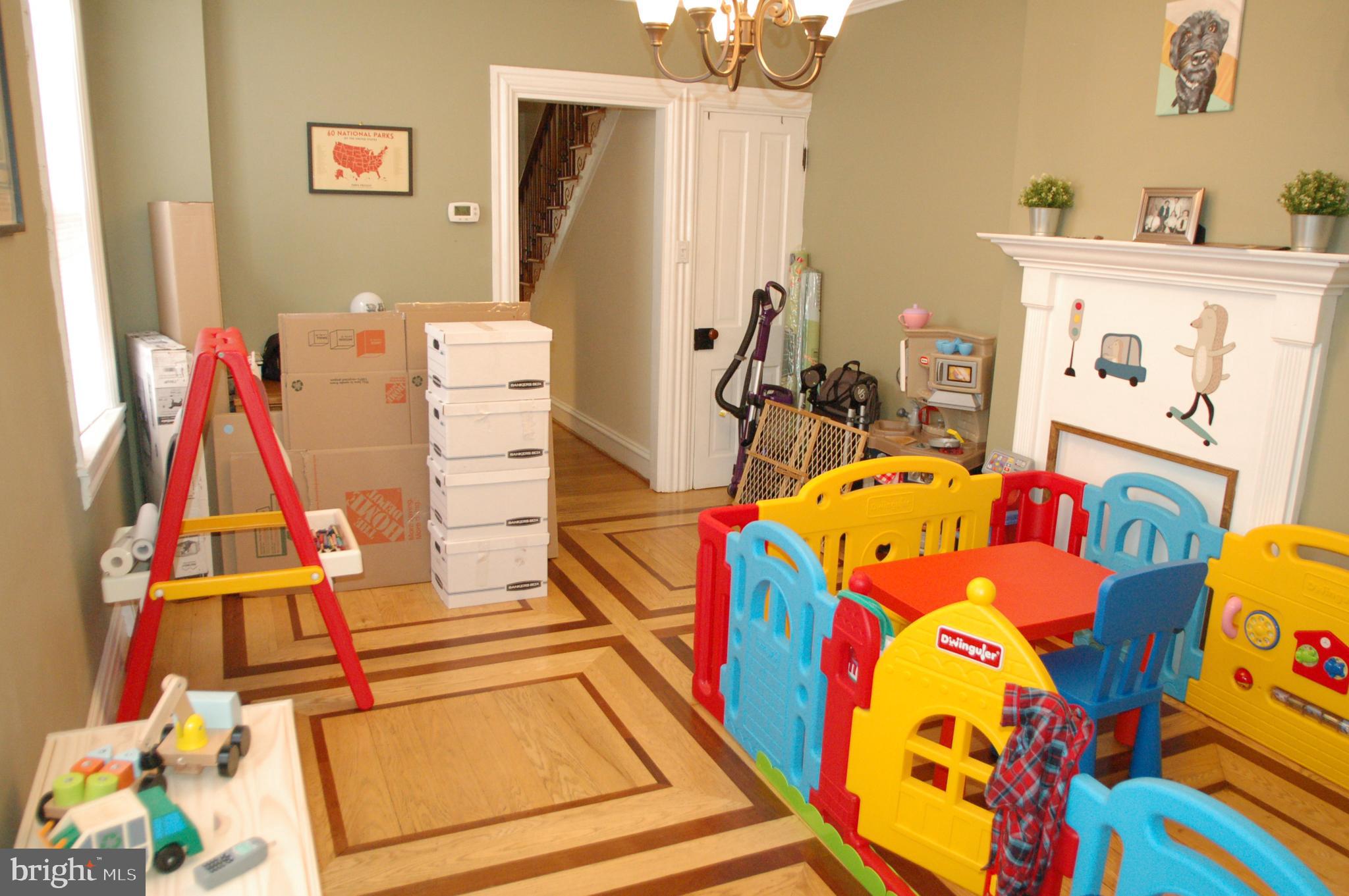 CHESTNUT HILL - Residential