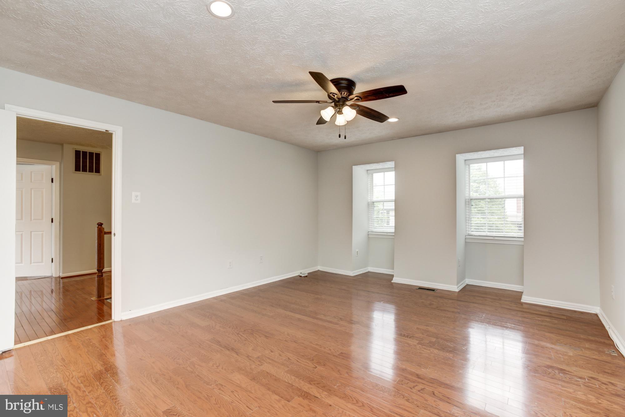 VALLEY STREAM ESTATES - Residential Lease