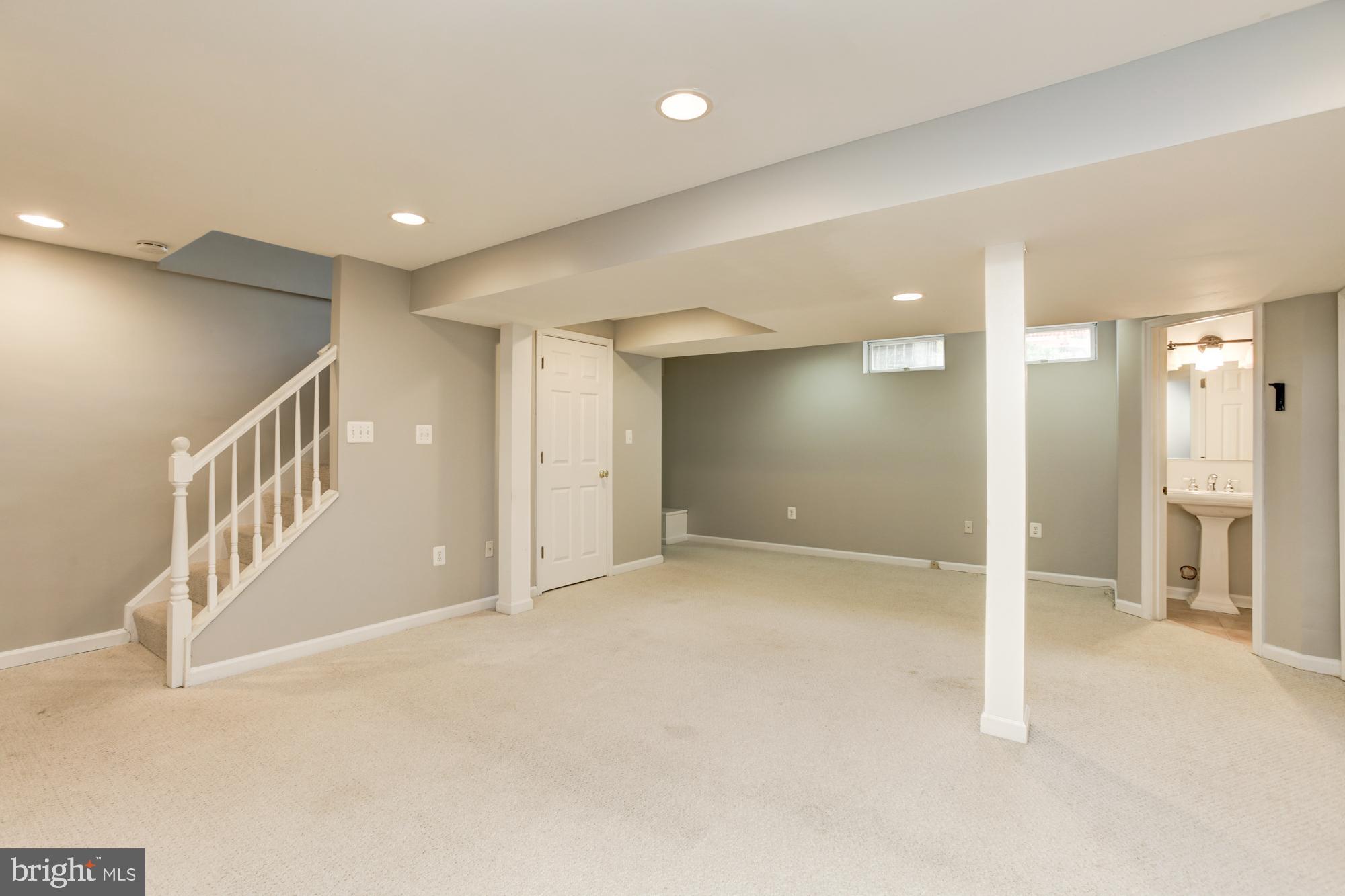 VALLEY STREAM ESTATES - Residential Lease