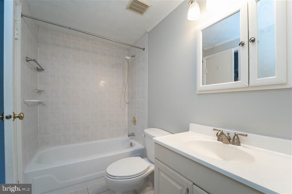 RIDGEDALE MEWS - Residential Lease