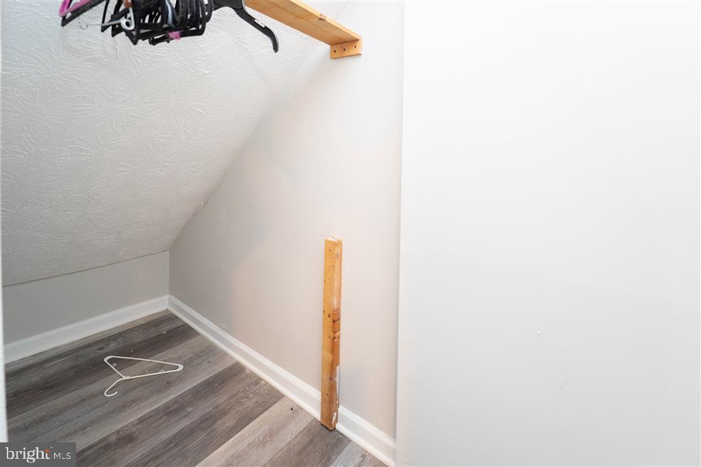 RIDGEDALE MEWS - Residential Lease