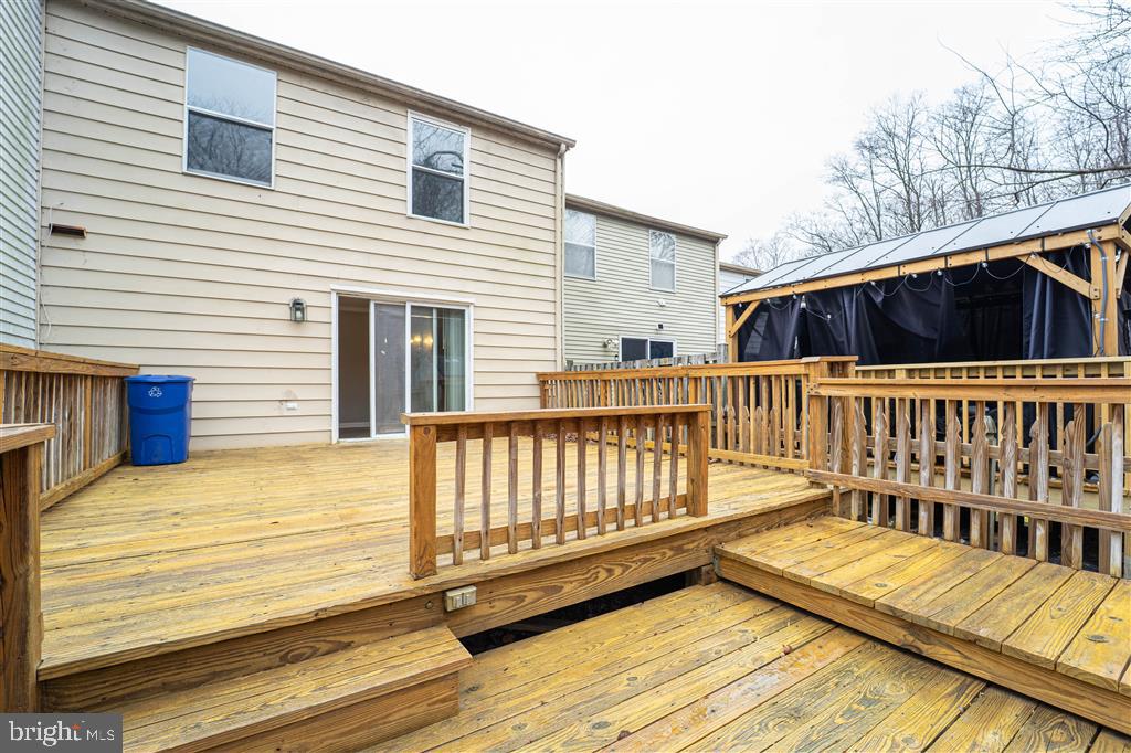 RIDGEDALE MEWS - Residential Lease