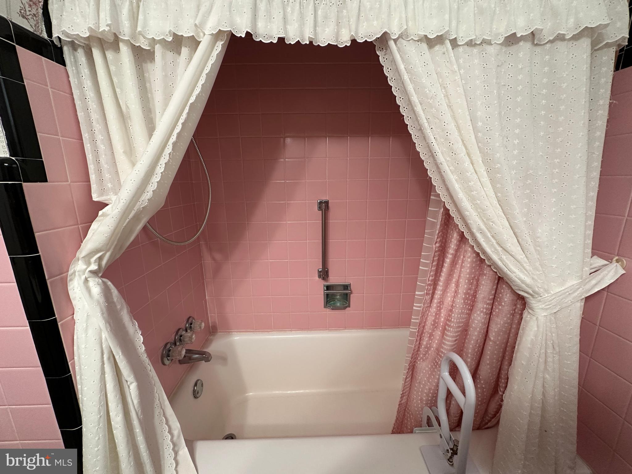 ORCHARD CIRCLE - Residential