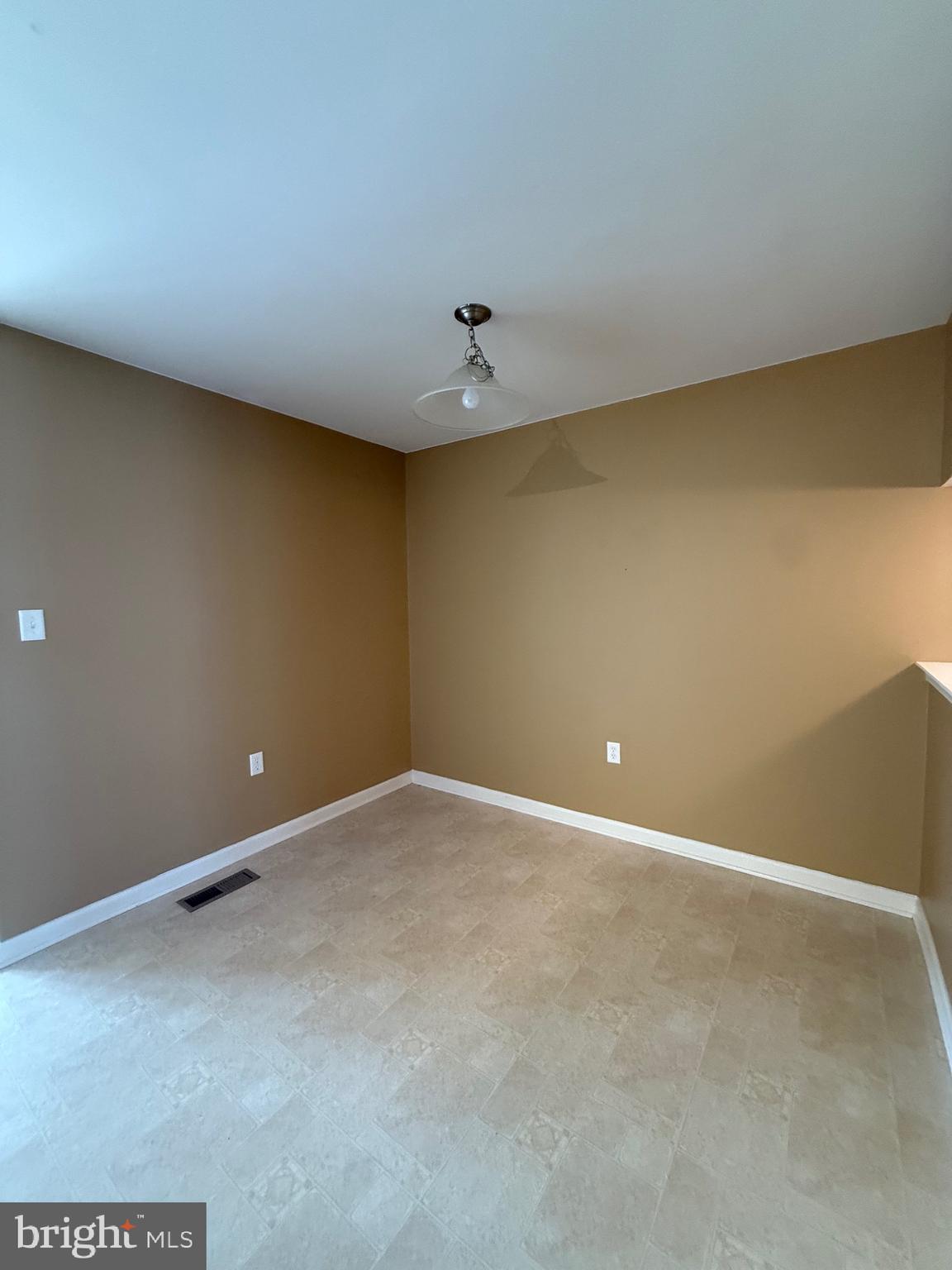 MANOR PARK - Residential Lease